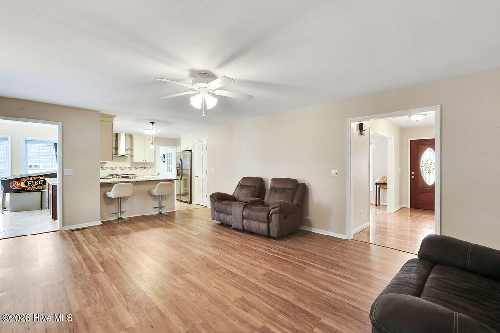 24 Queens Grant Circle SW