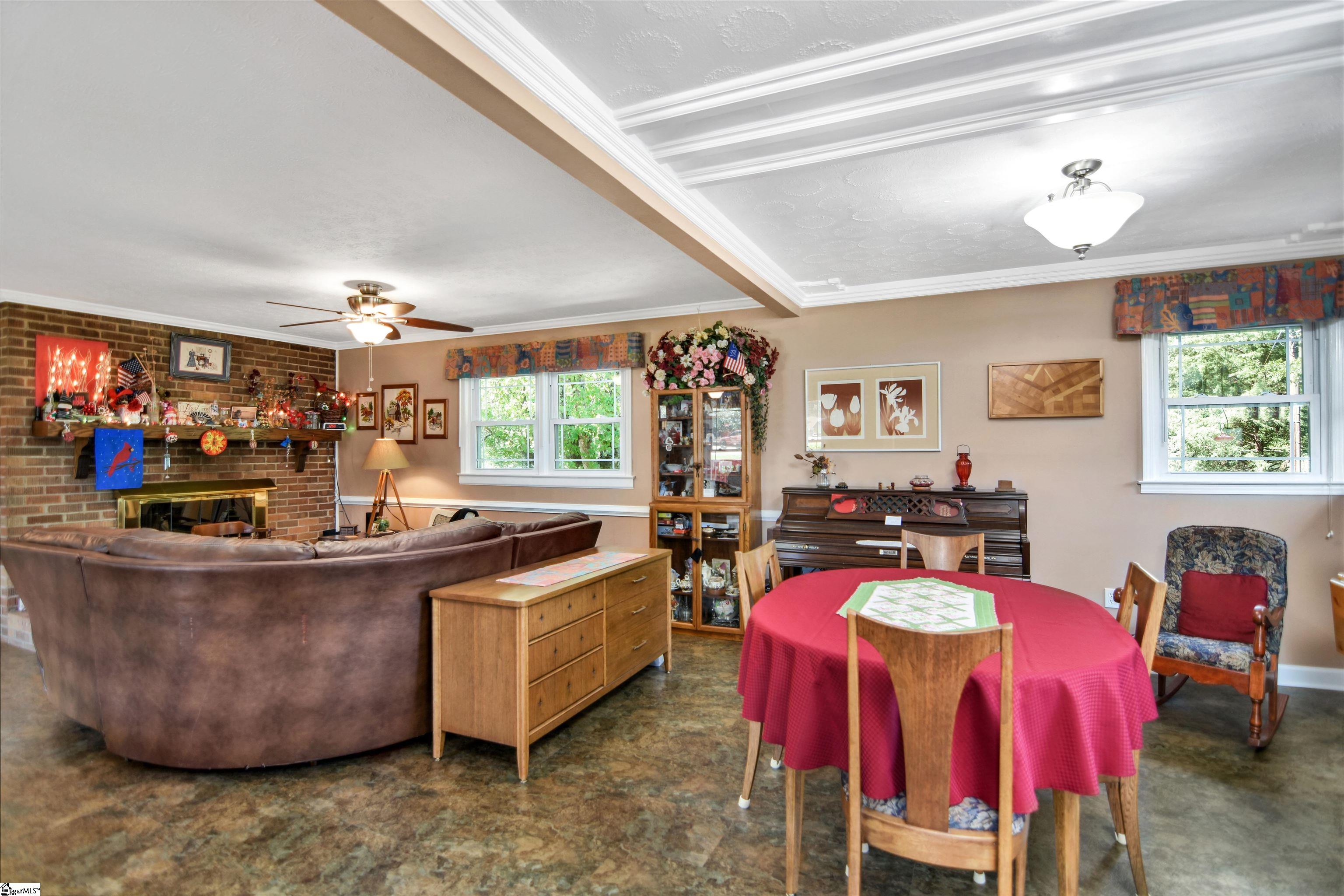 201 E Standing Springs Road, Simpsonville