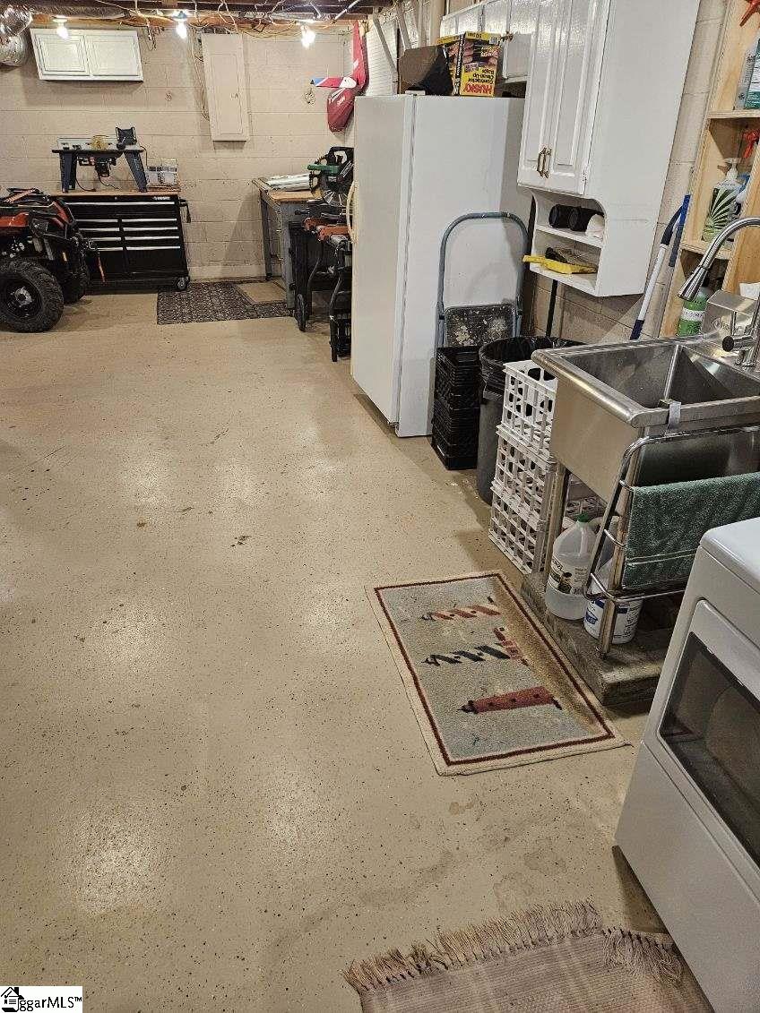 201 E Standing Springs Road, Simpsonville