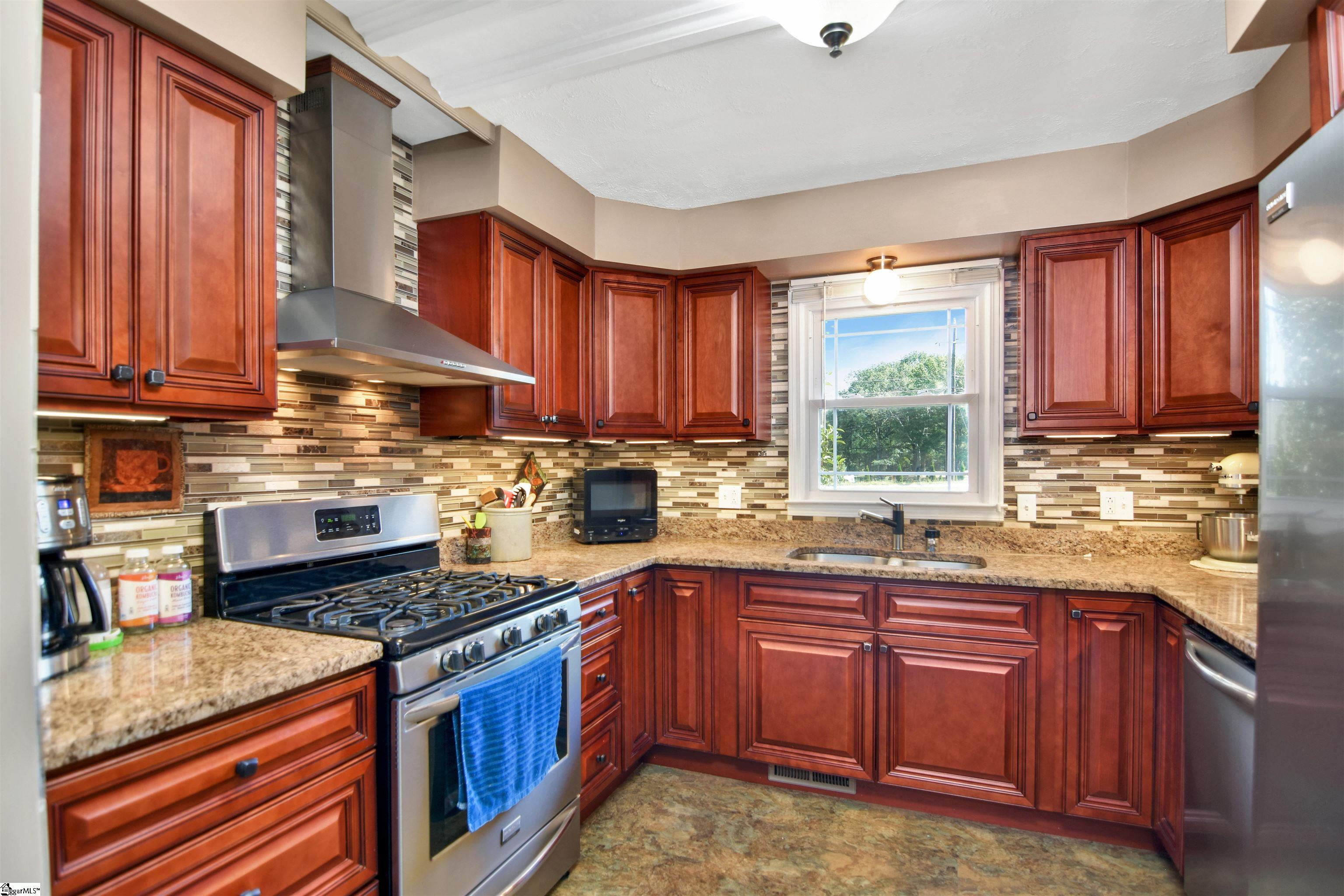 201 E Standing Springs Road, Simpsonville