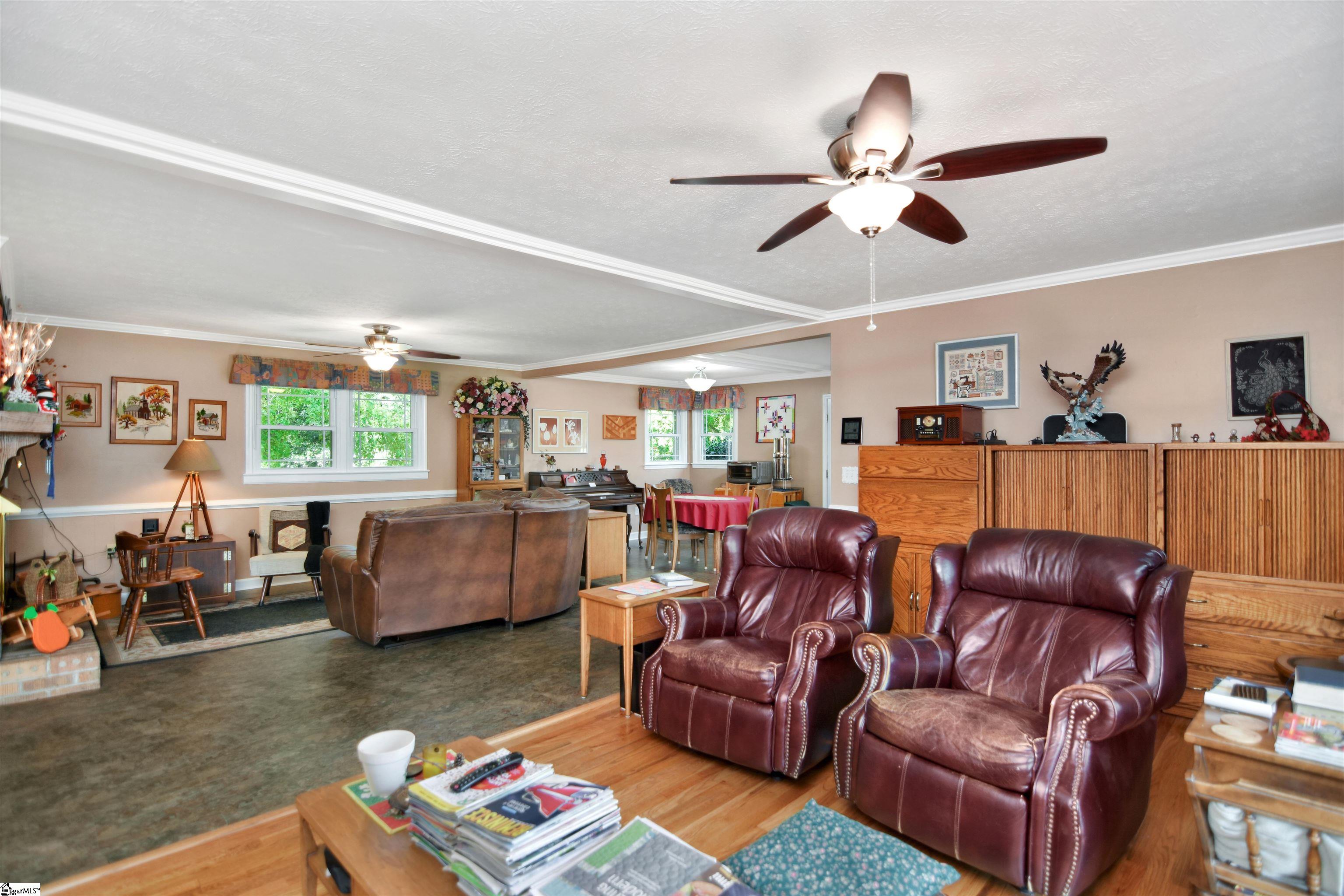 201 E Standing Springs Road, Simpsonville