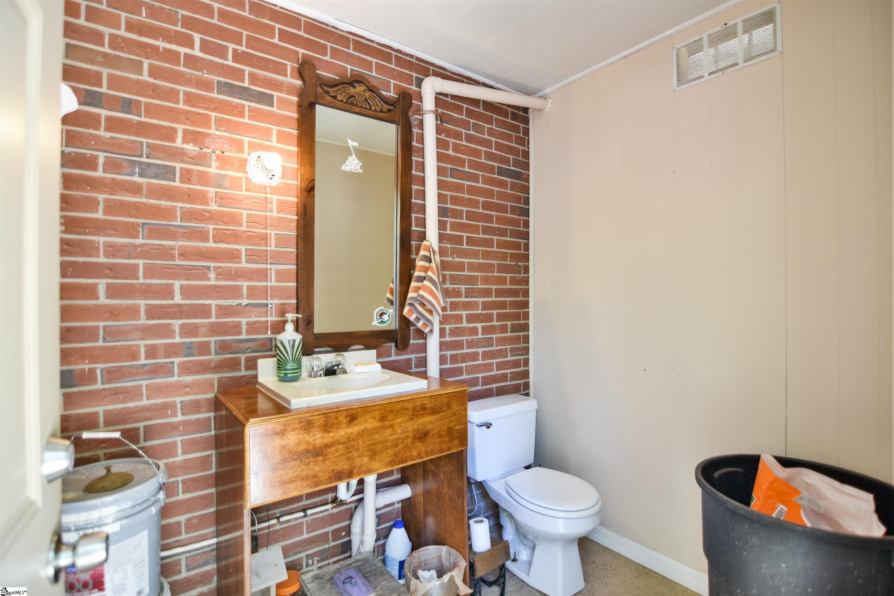 201 E Standing Springs Road, Simpsonville