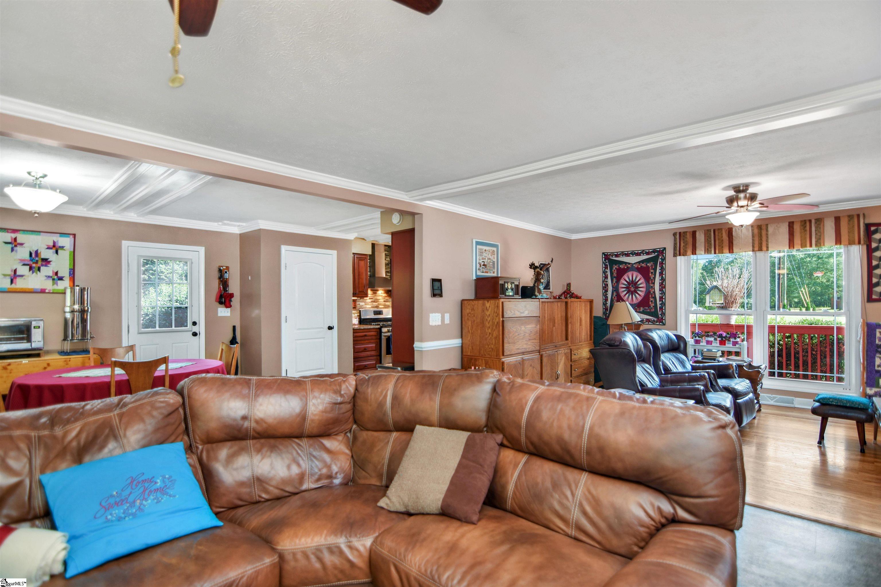 201 E Standing Springs Road, Simpsonville