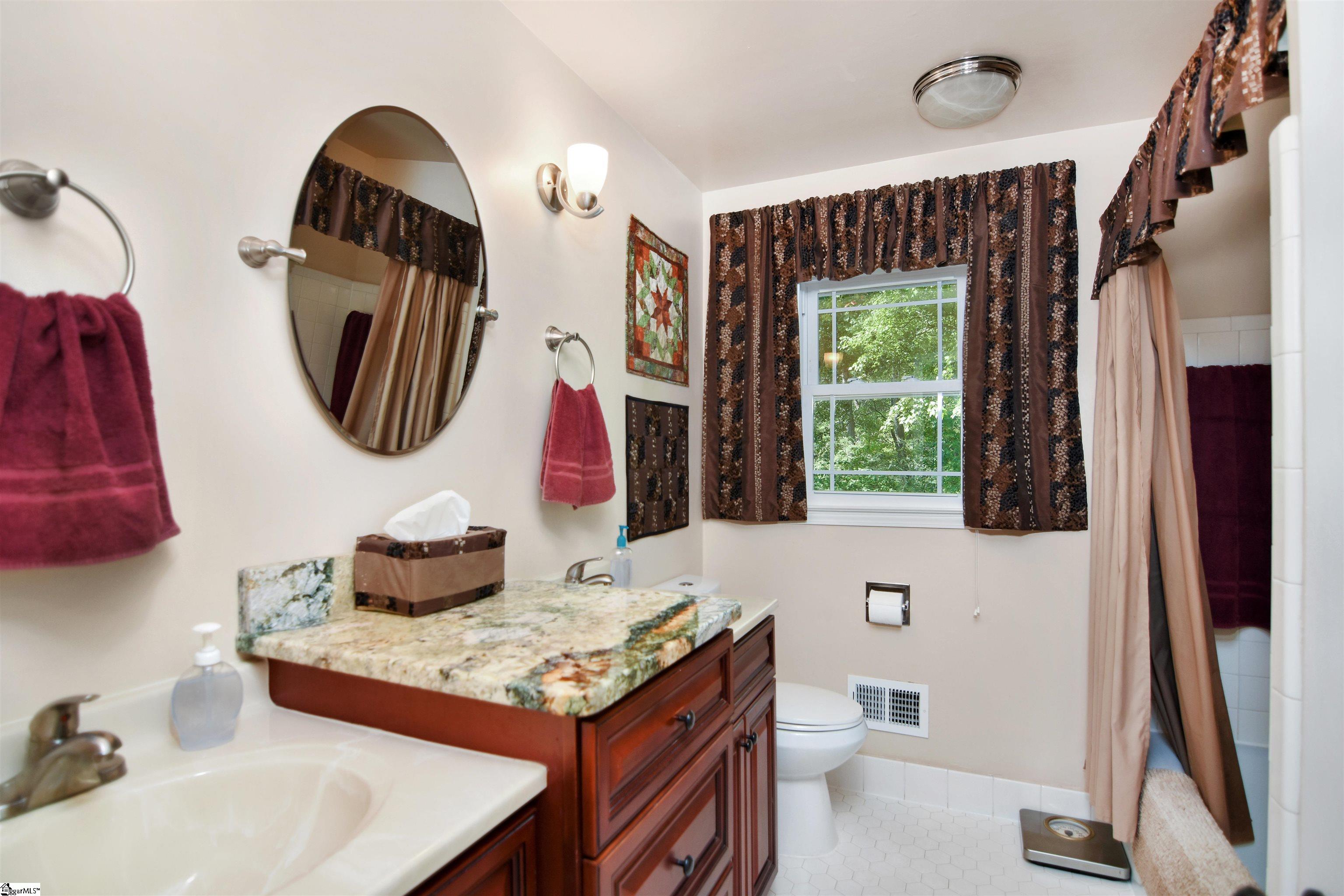 201 E Standing Springs Road, Simpsonville