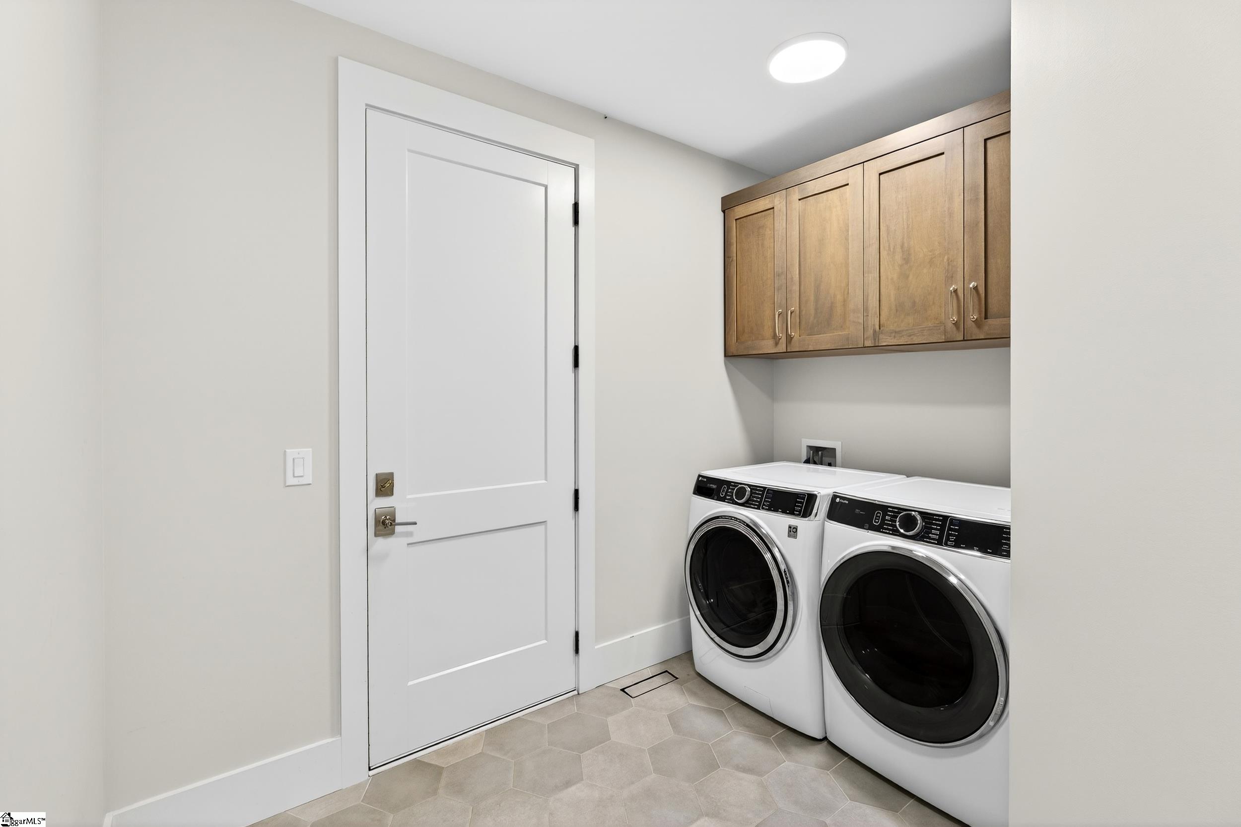 102 Waterfall Overlook Way