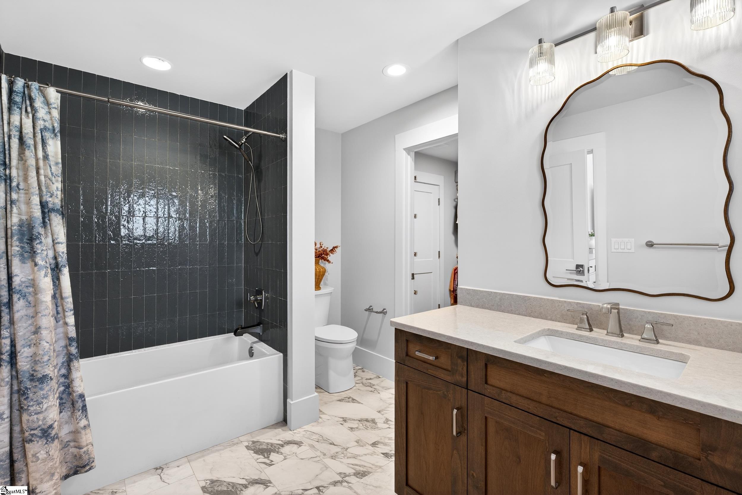 102 Waterfall Overlook Way