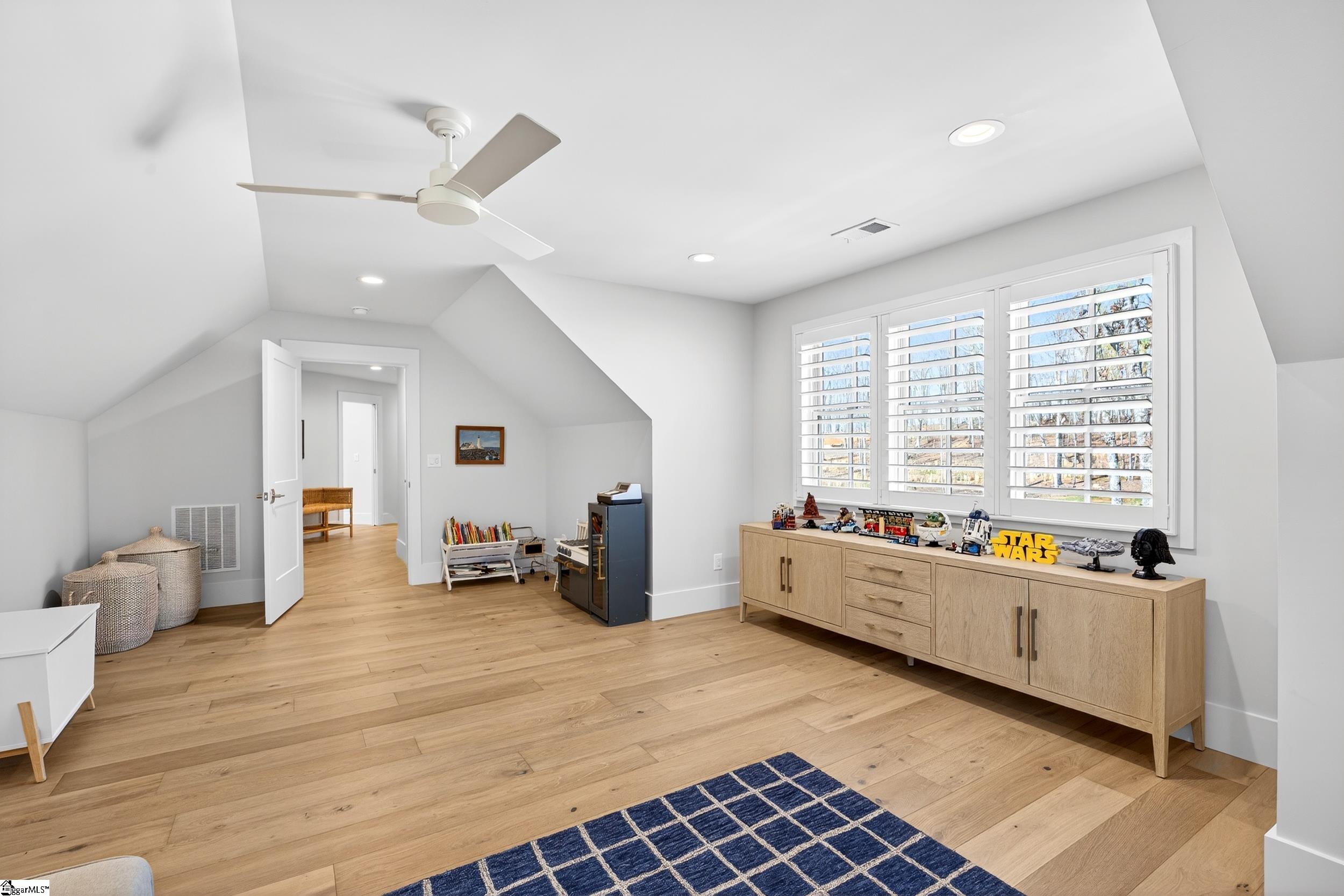 102 Waterfall Overlook Way