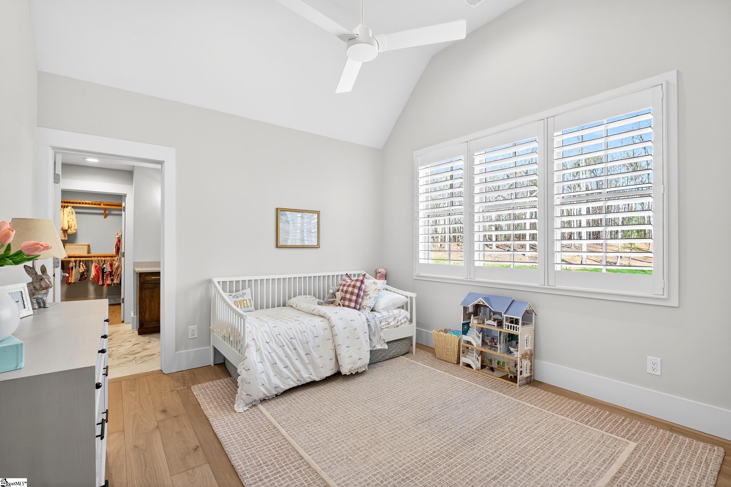 102 Waterfall Overlook Way