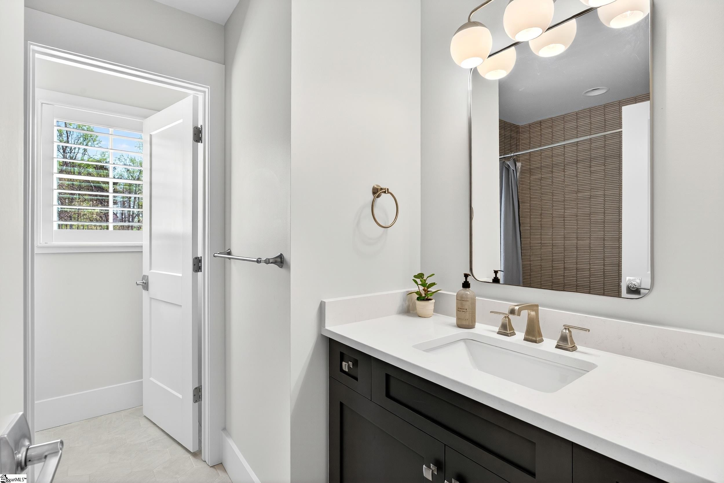 102 Waterfall Overlook Way