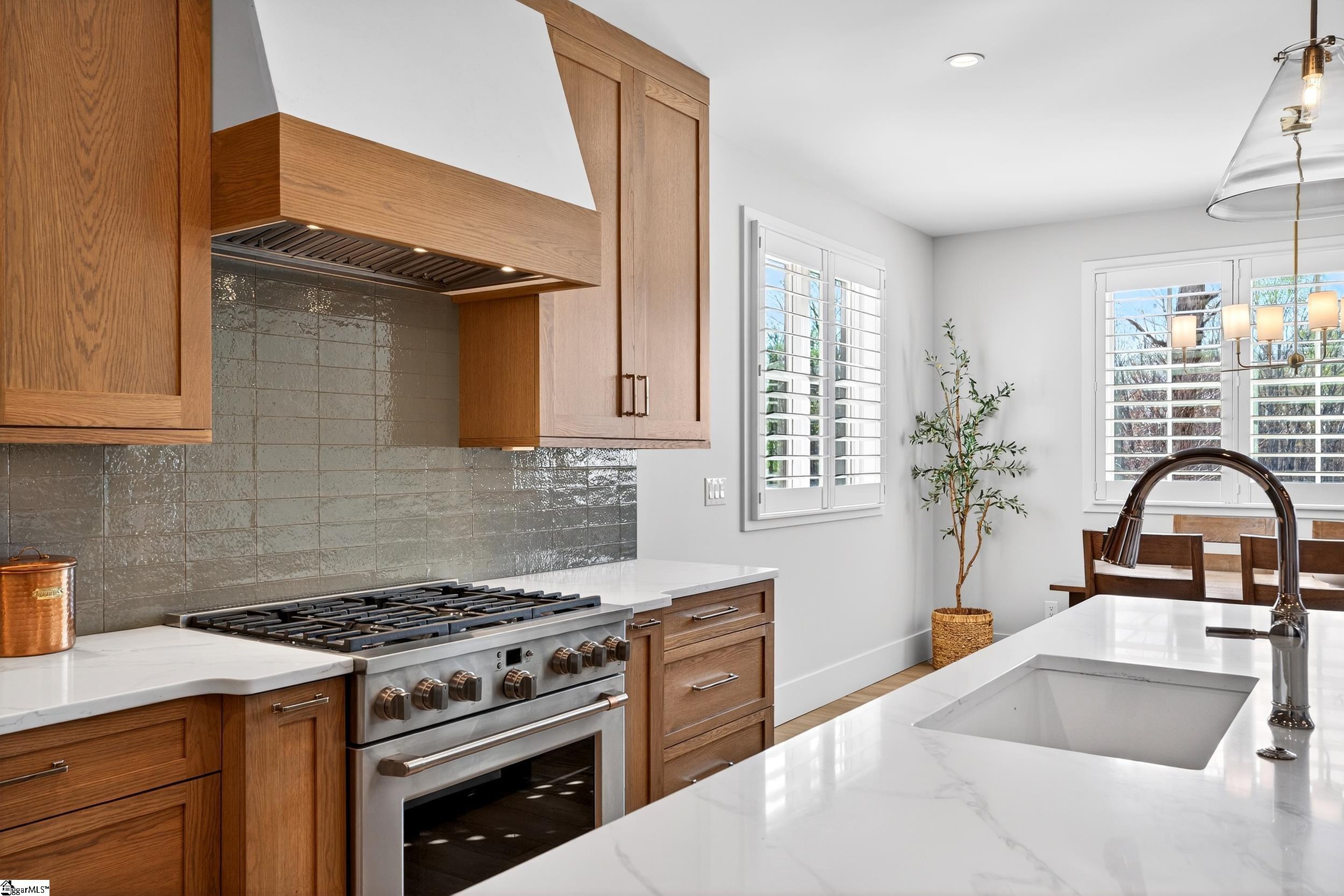 102 Waterfall Overlook Way