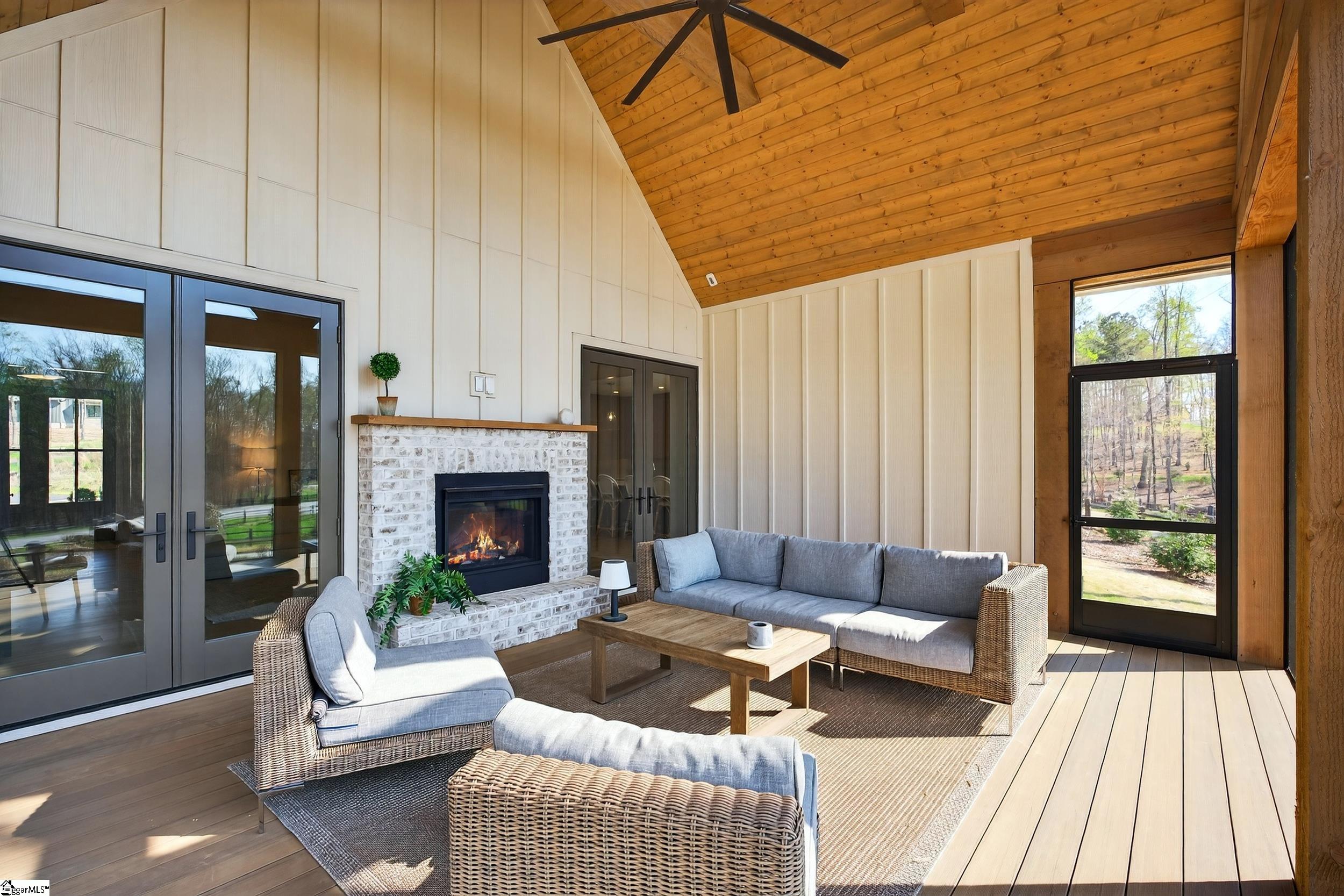 102 Waterfall Overlook Way