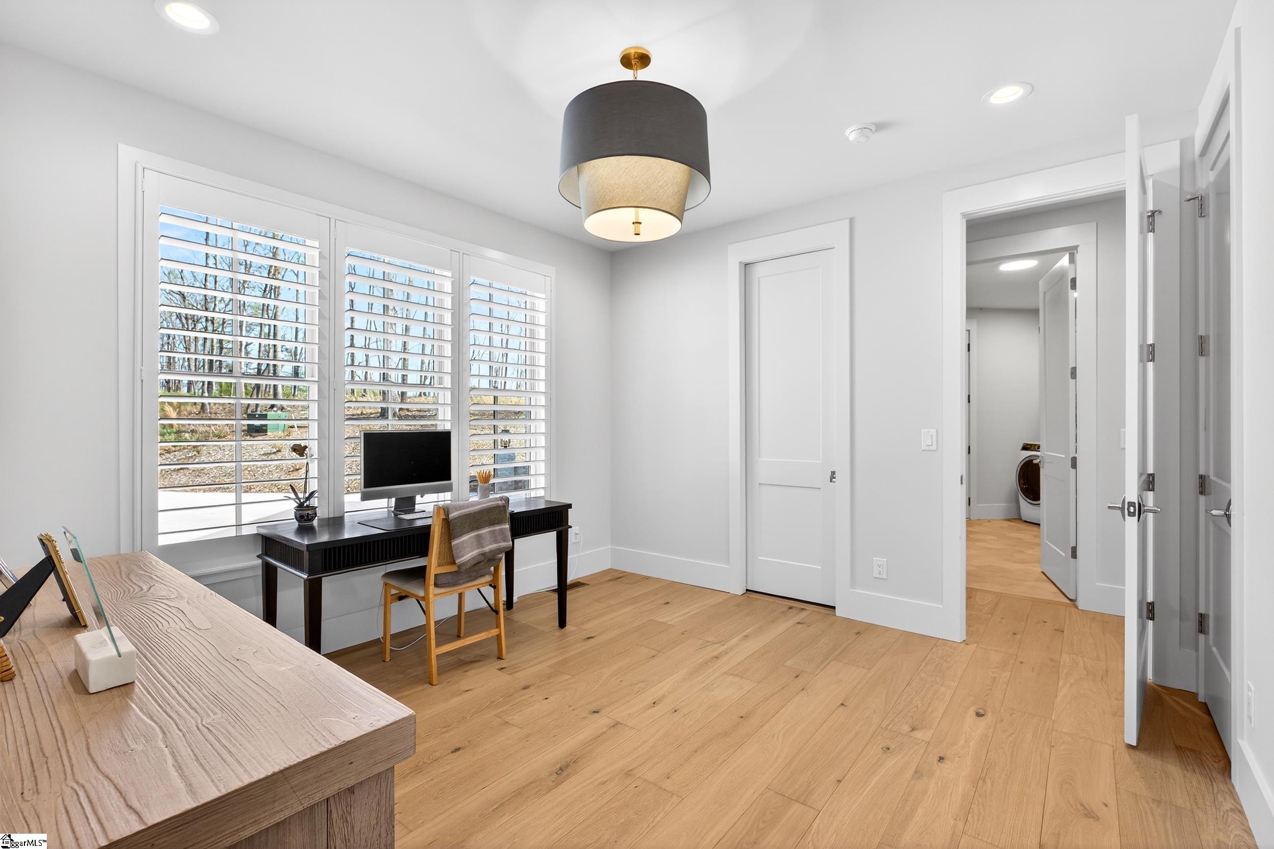 102 Waterfall Overlook Way