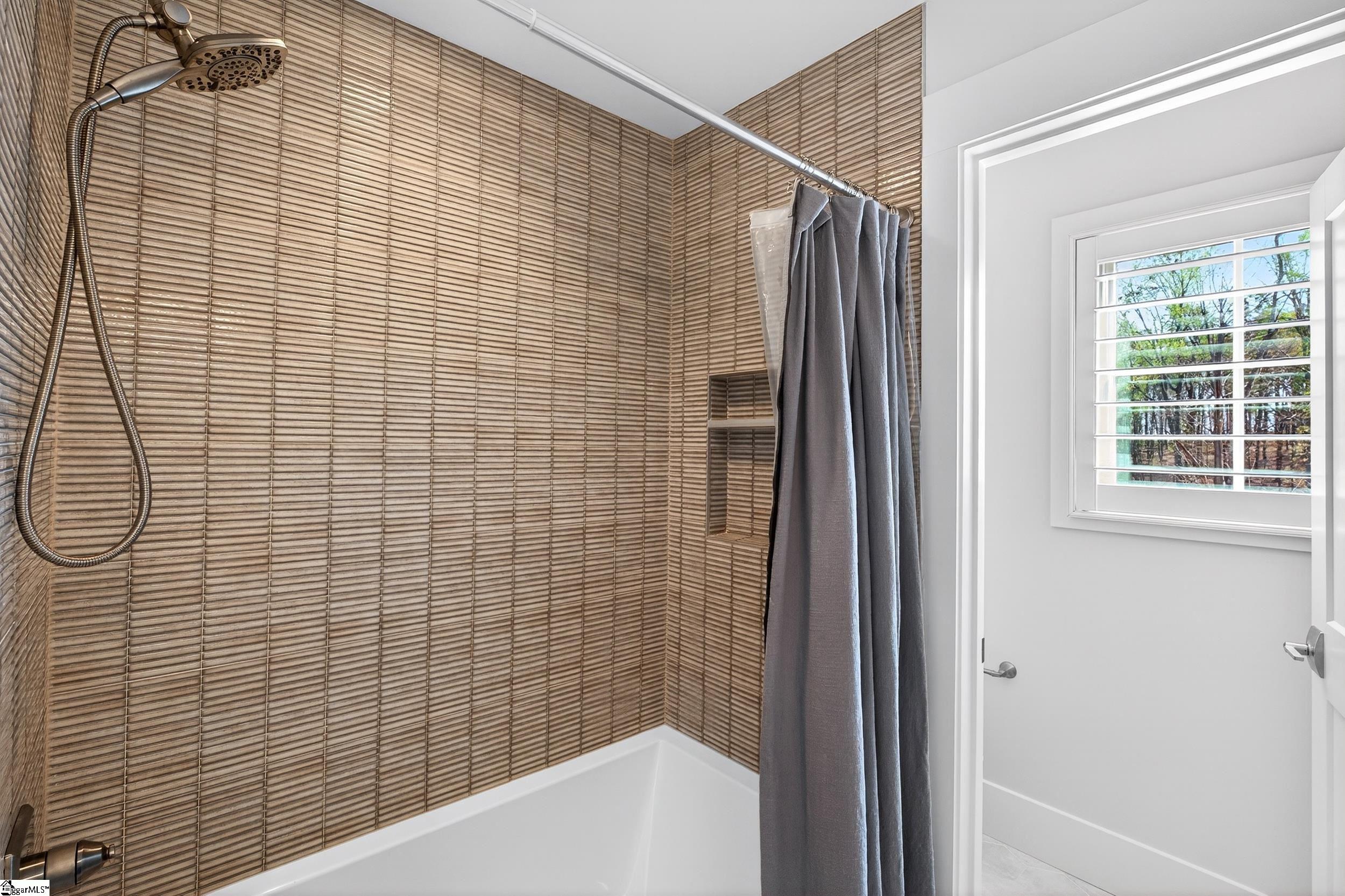 102 Waterfall Overlook Way