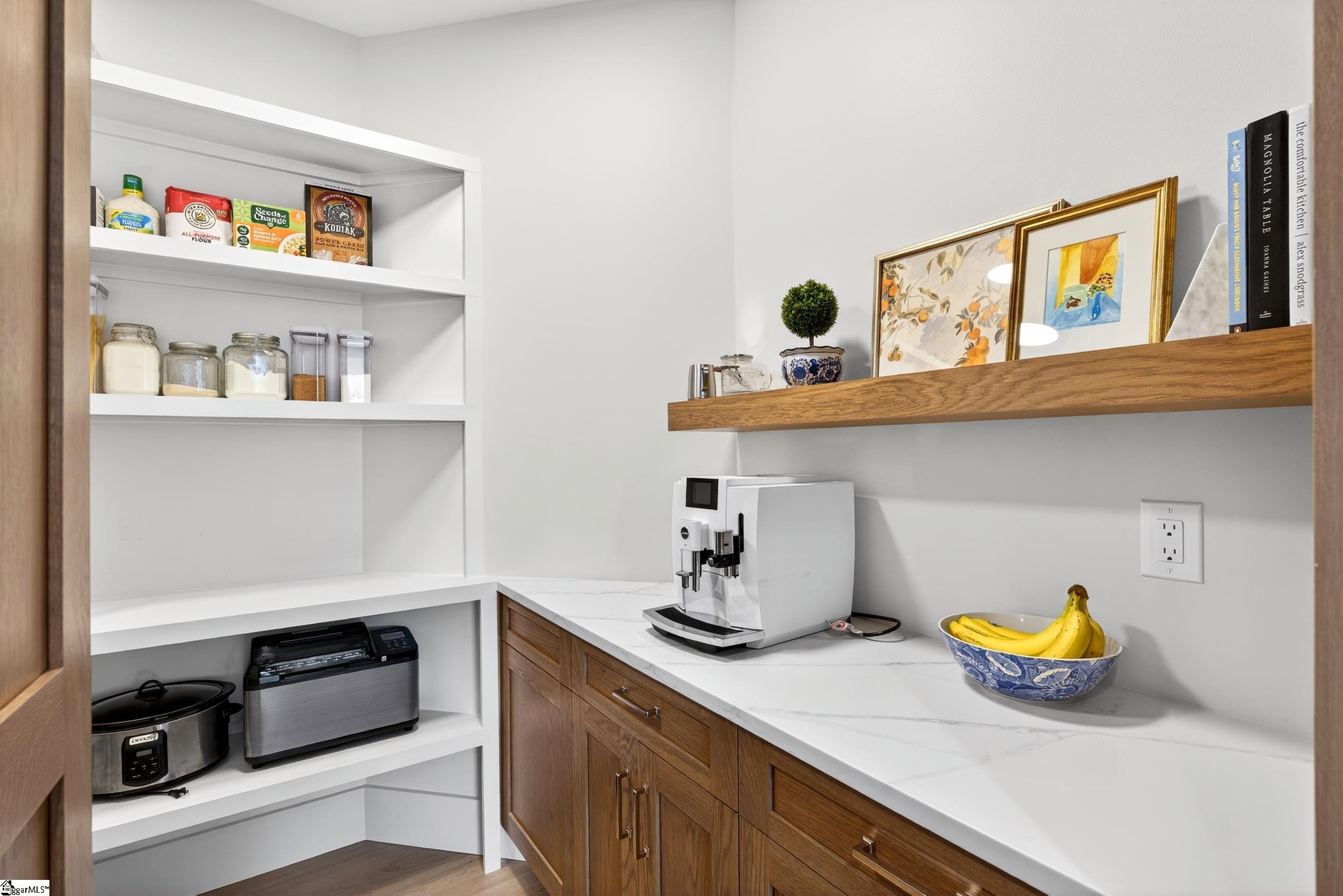 102 Waterfall Overlook Way