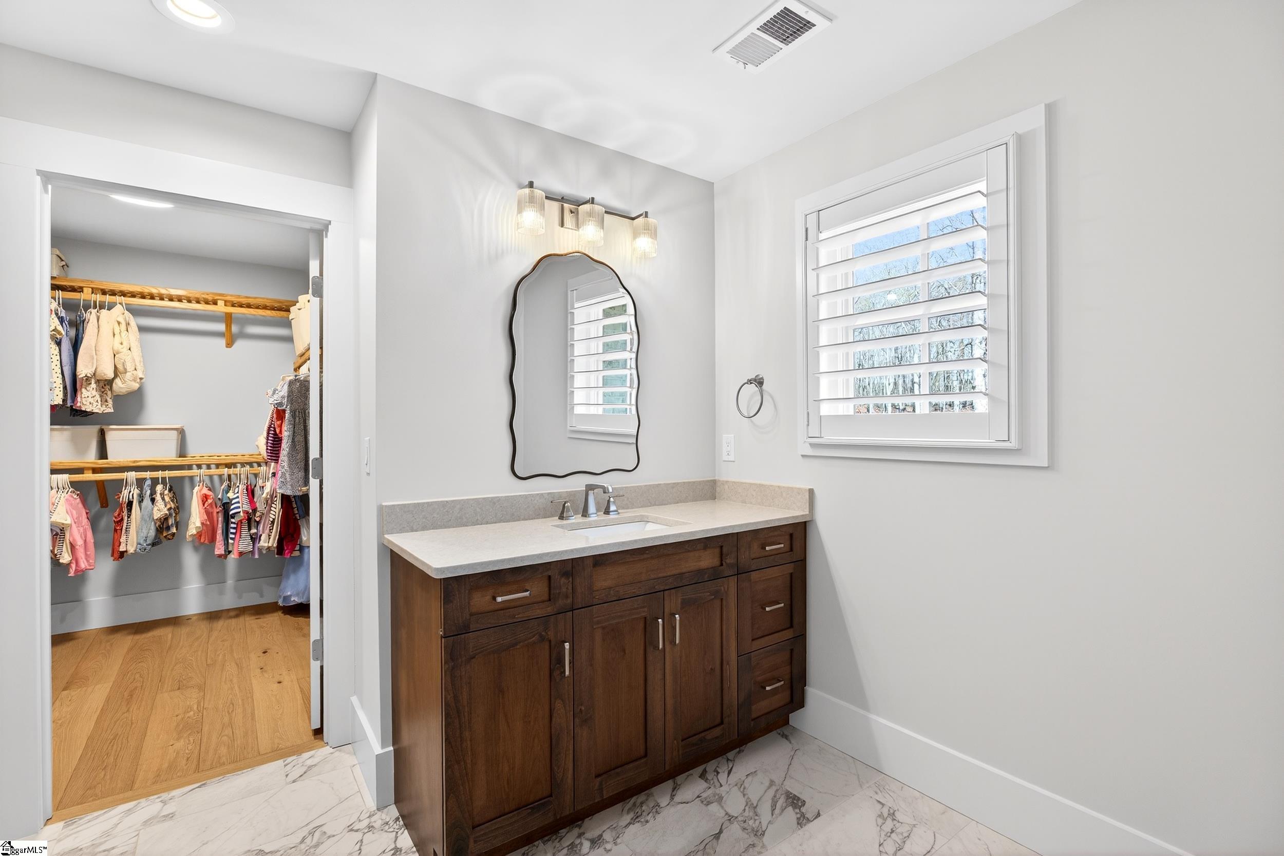 102 Waterfall Overlook Way