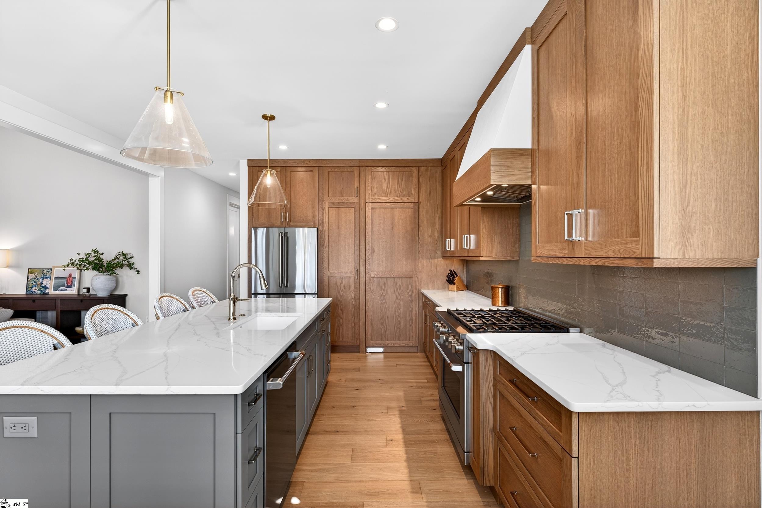 102 Waterfall Overlook Way