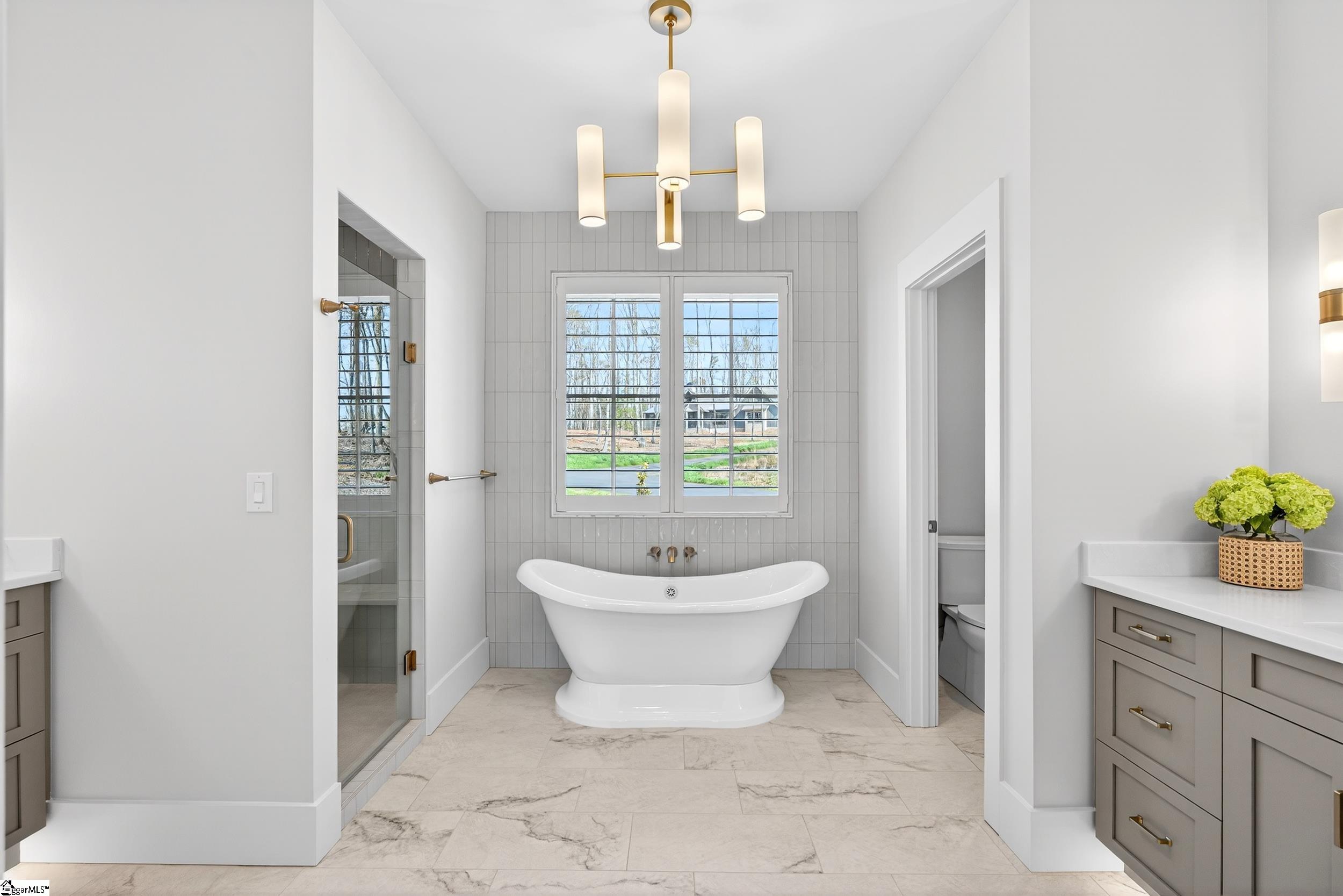 102 Waterfall Overlook Way