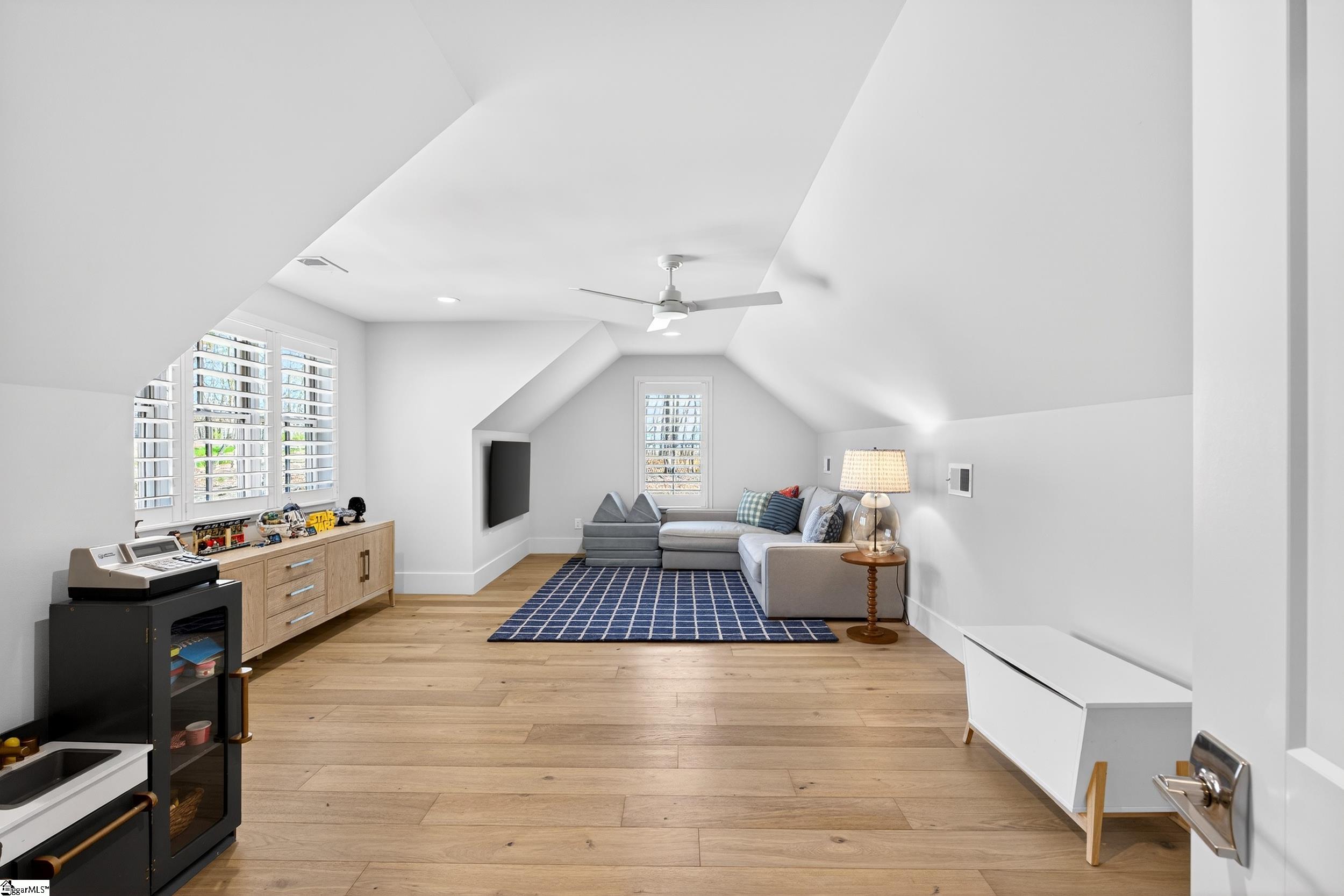 102 Waterfall Overlook Way