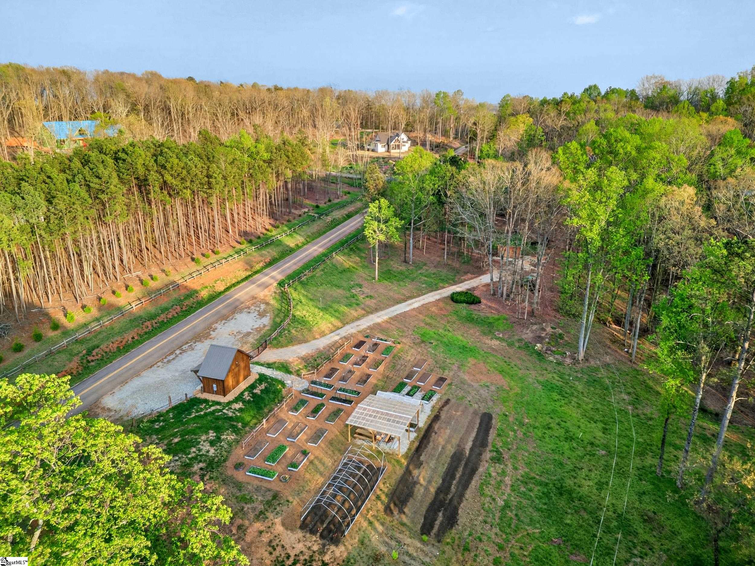 102 Waterfall Overlook Way