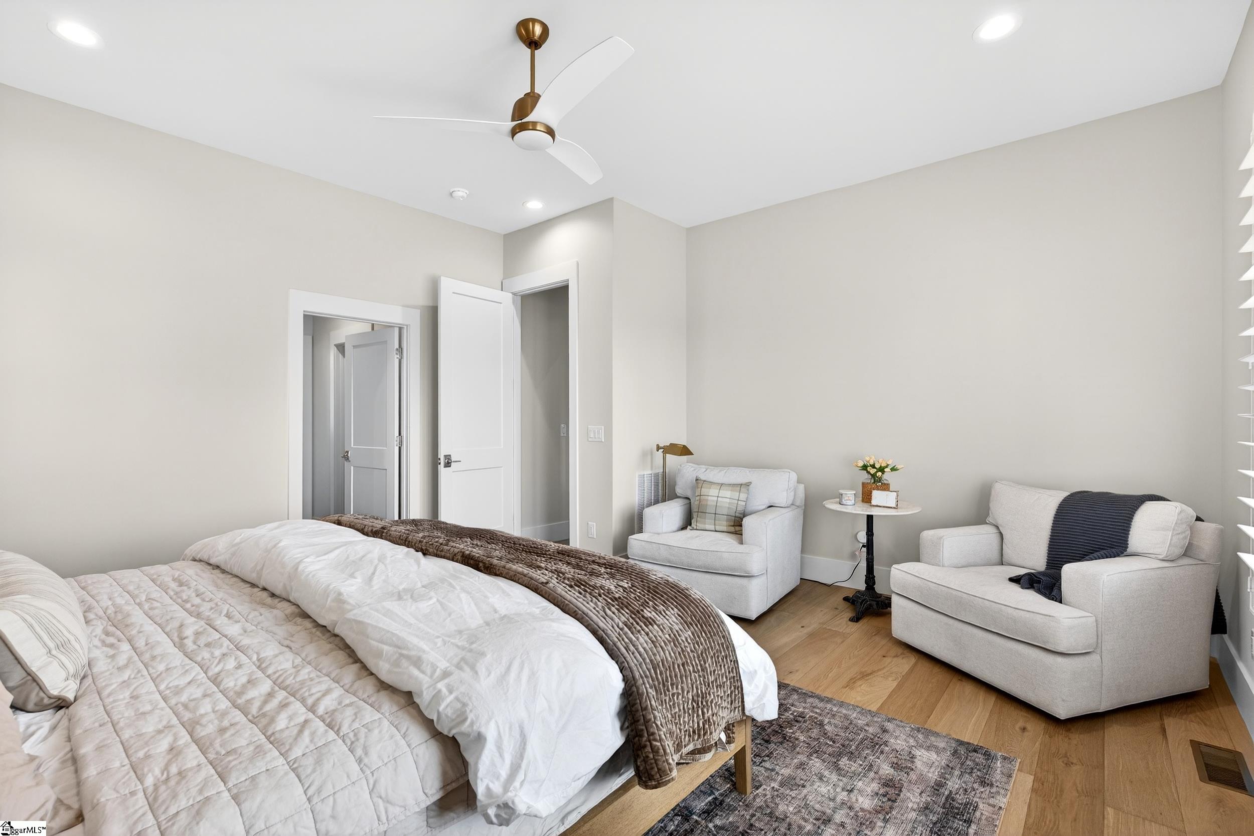 102 Waterfall Overlook Way