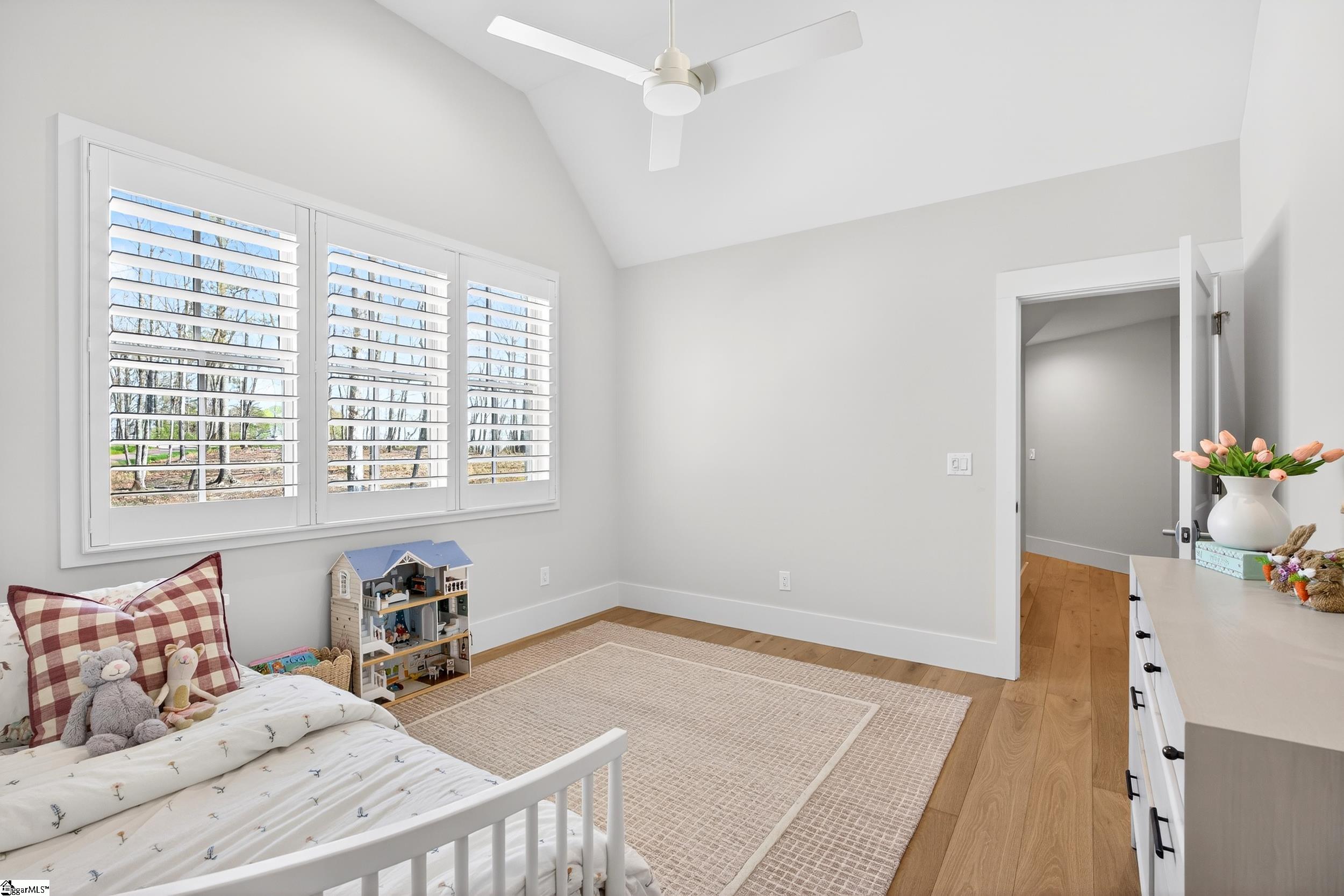 102 Waterfall Overlook Way