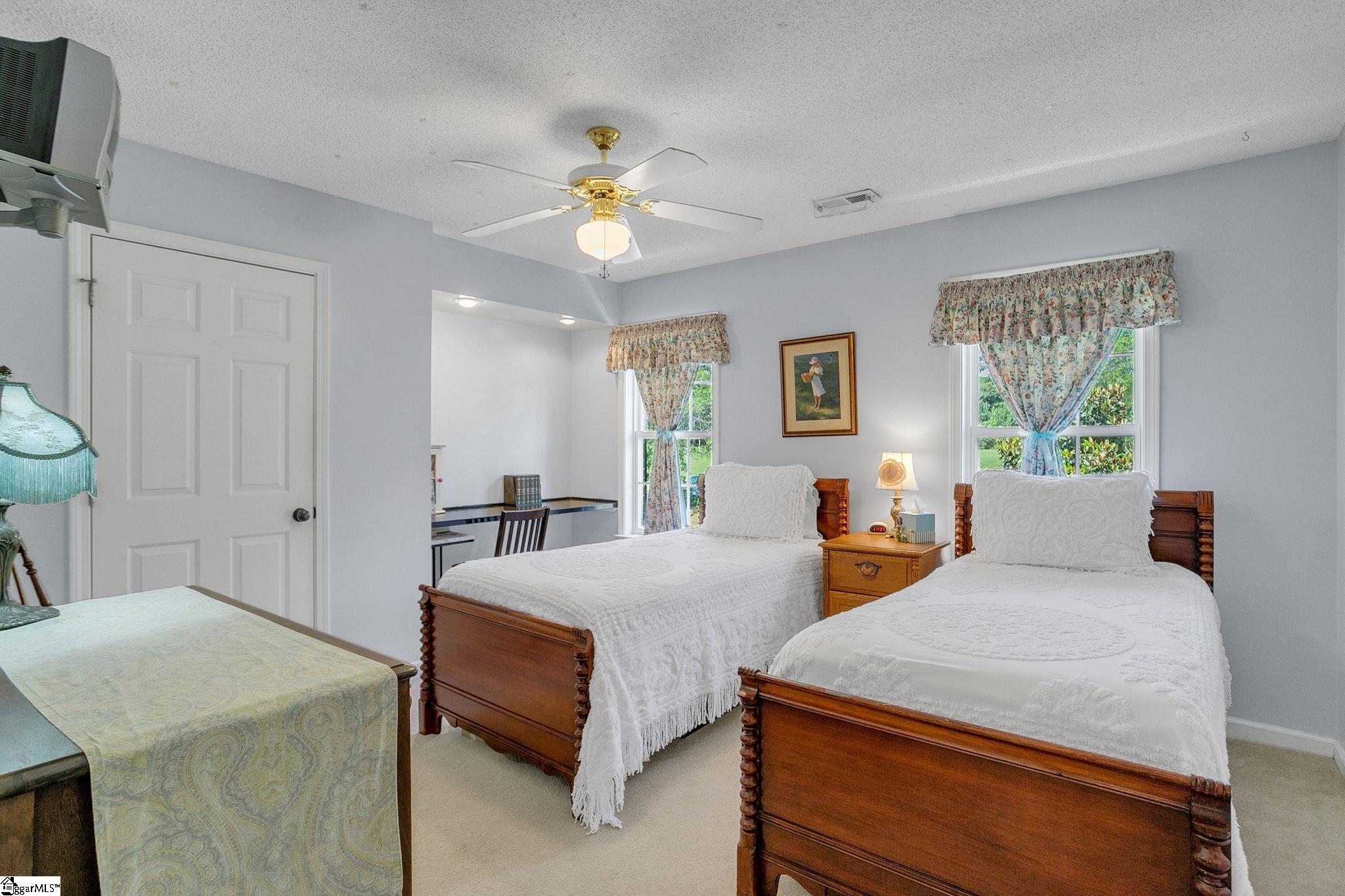 6 Kingfisher Drive