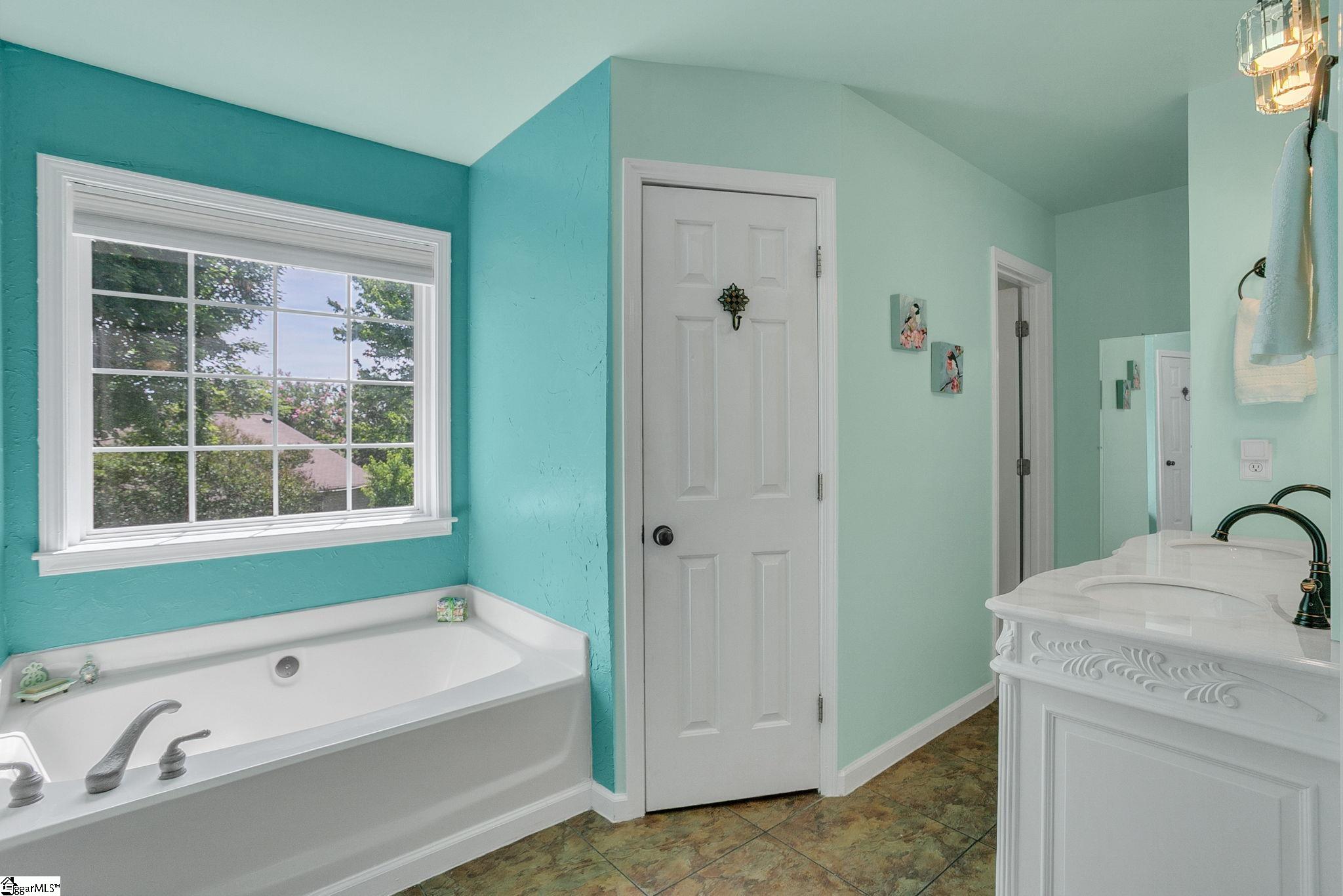 6 Kingfisher Drive