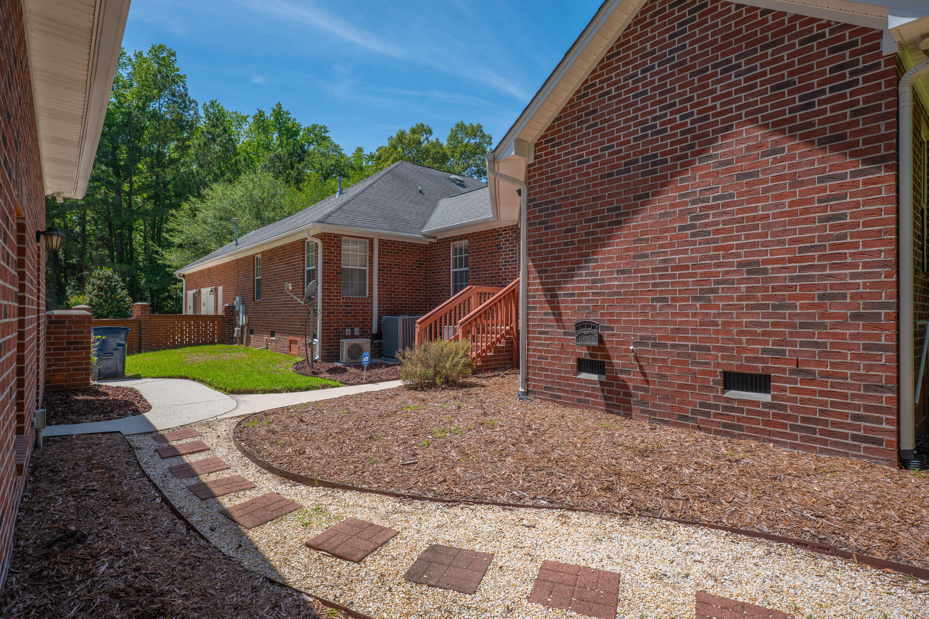 121 Arrowridge Court