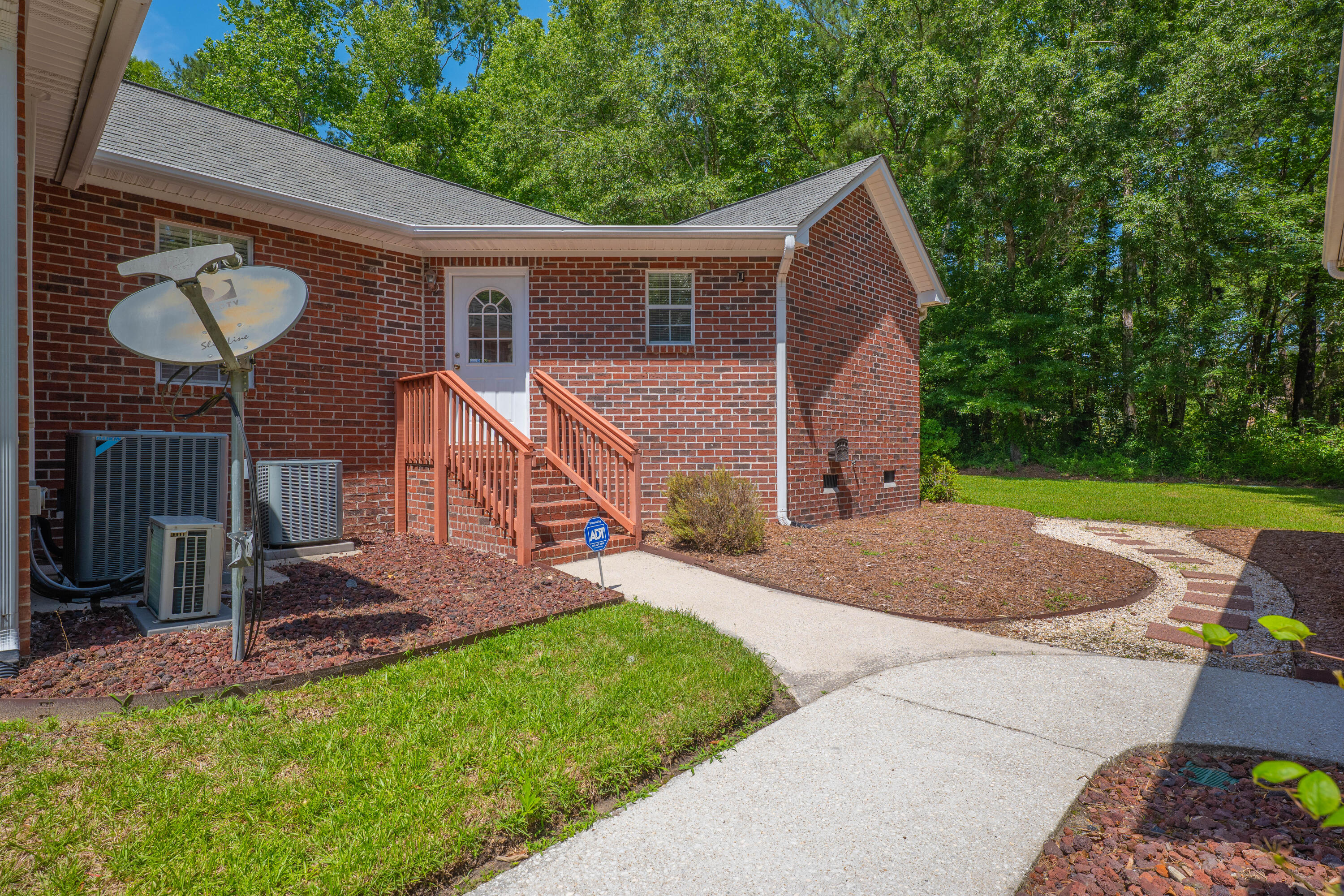 121 Arrowridge Court