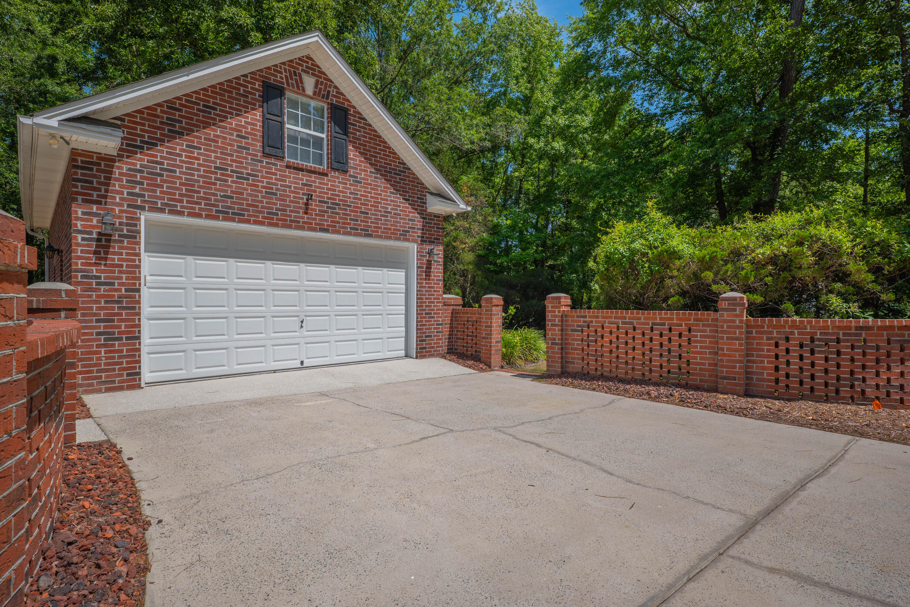 121 Arrowridge Court