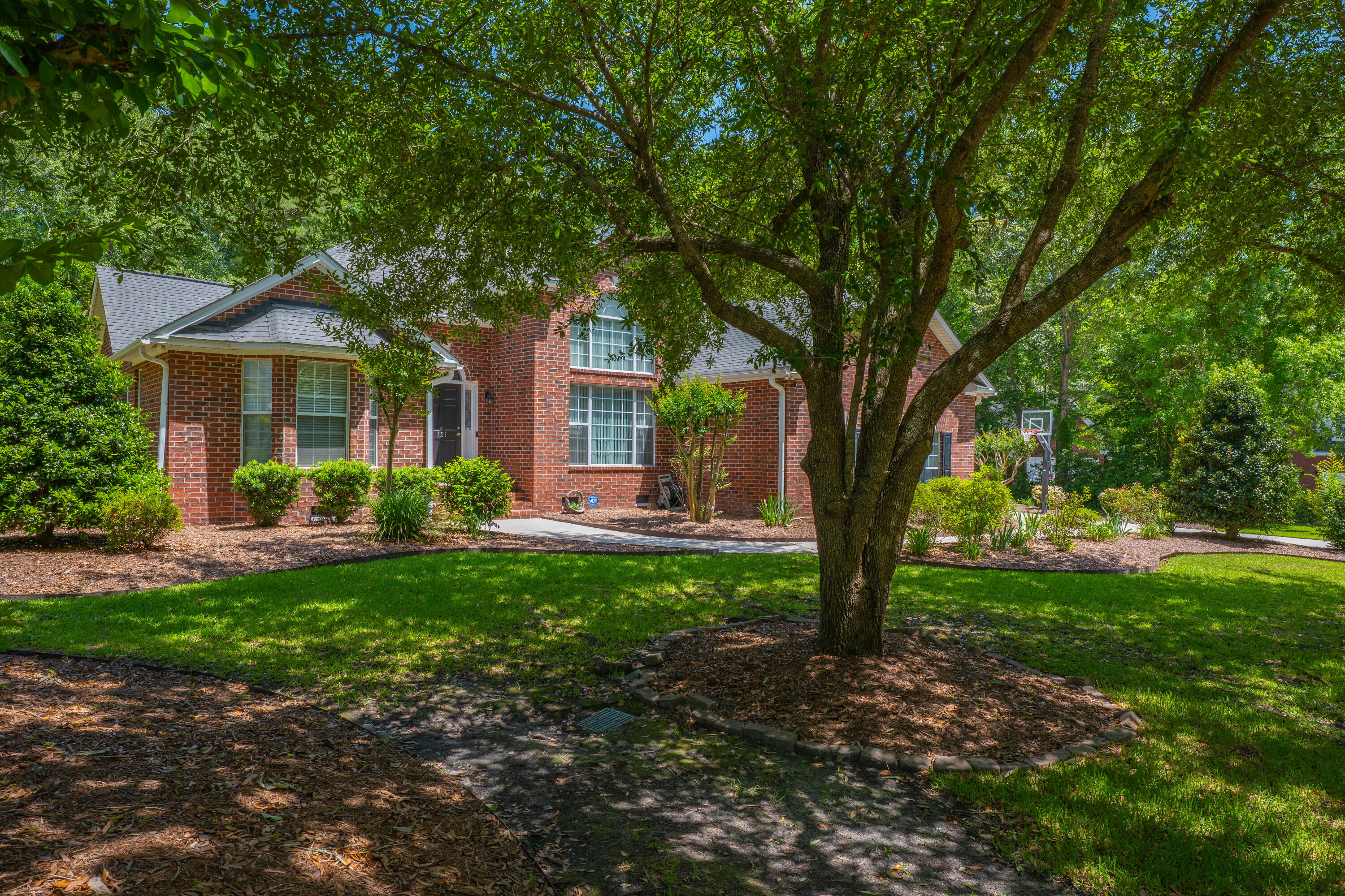 121 Arrowridge Court