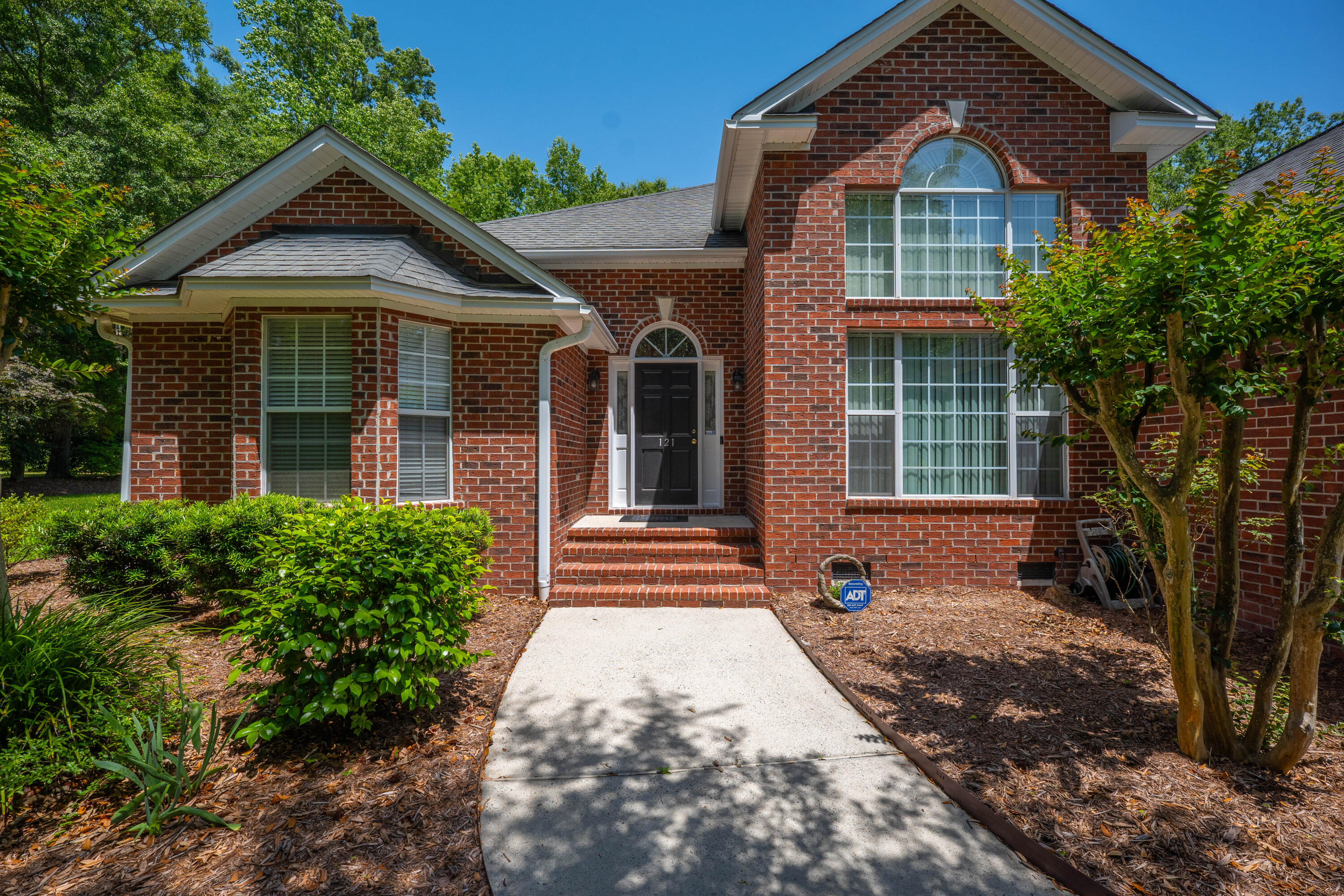 121 Arrowridge Court