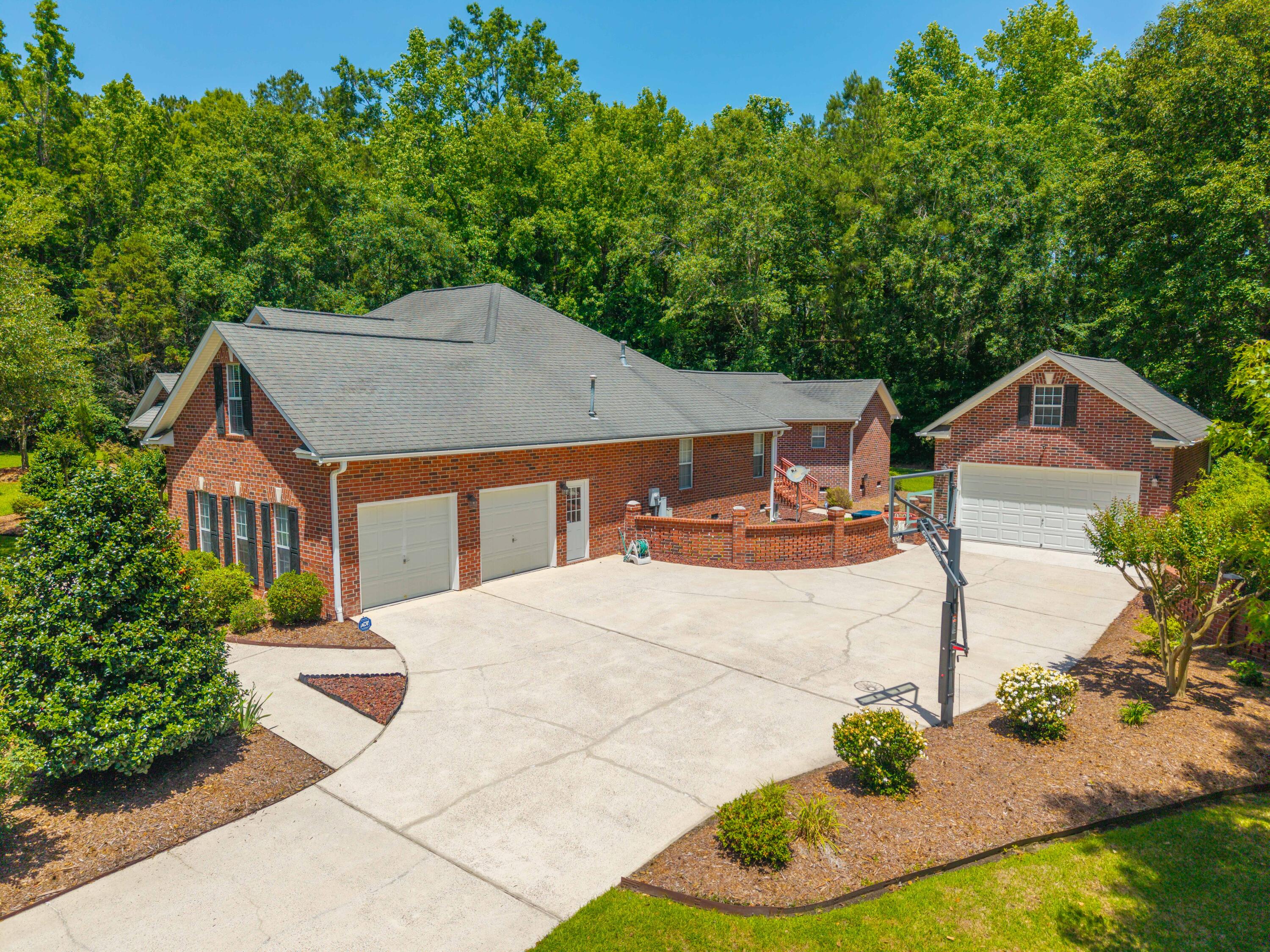 121 Arrowridge Court
