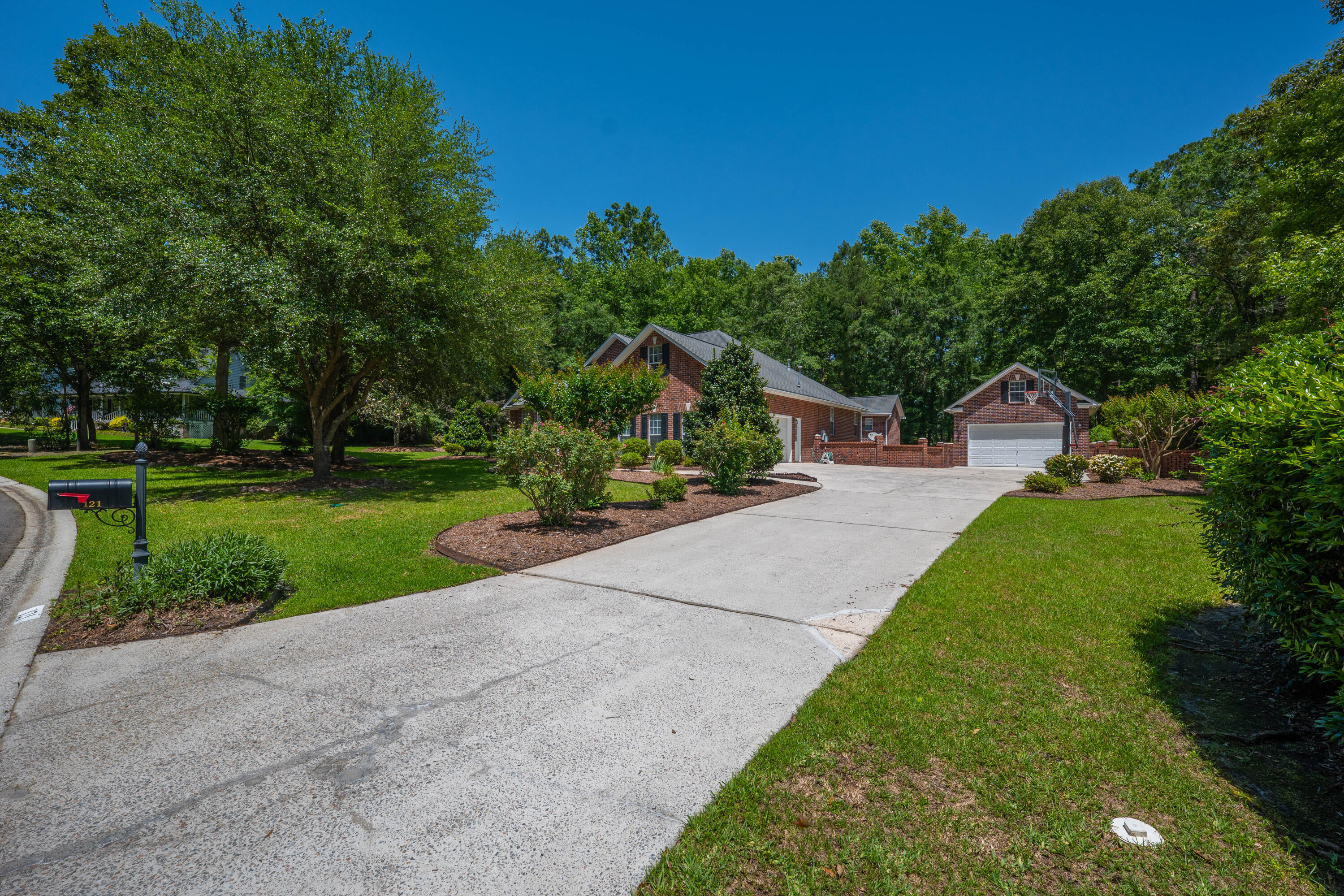 121 Arrowridge Court