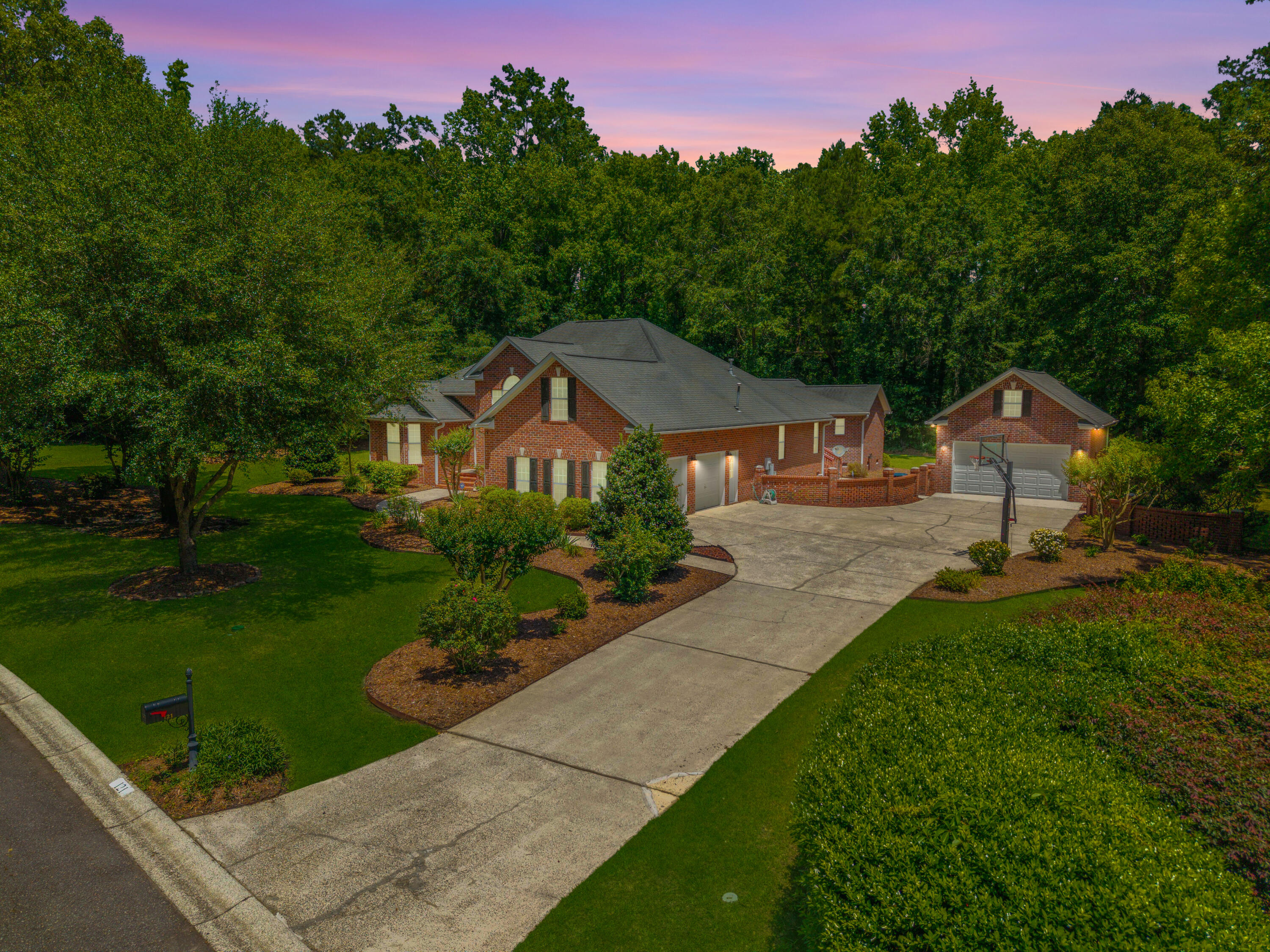 121 Arrowridge Court