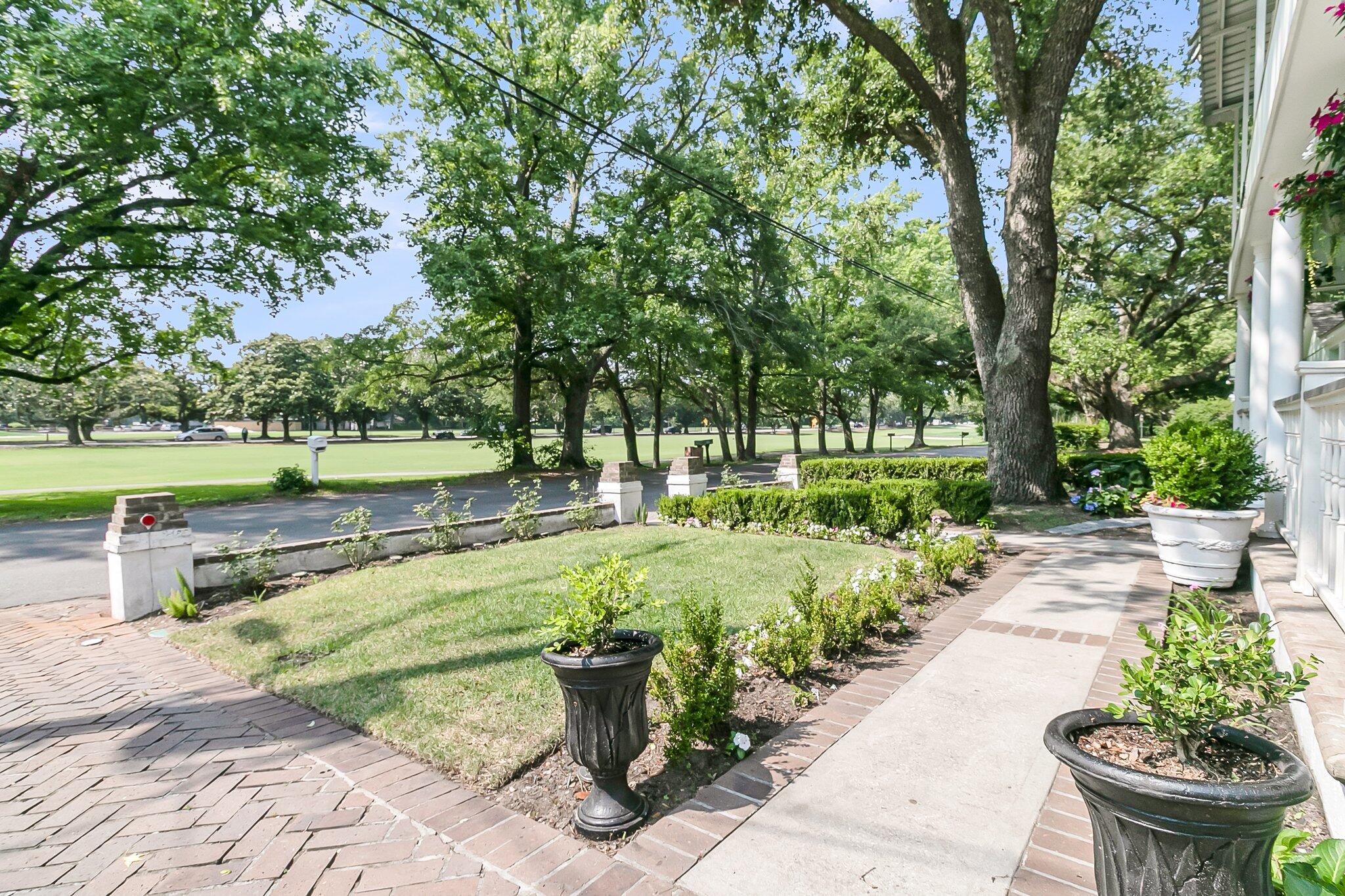 2142 Golfview Drive