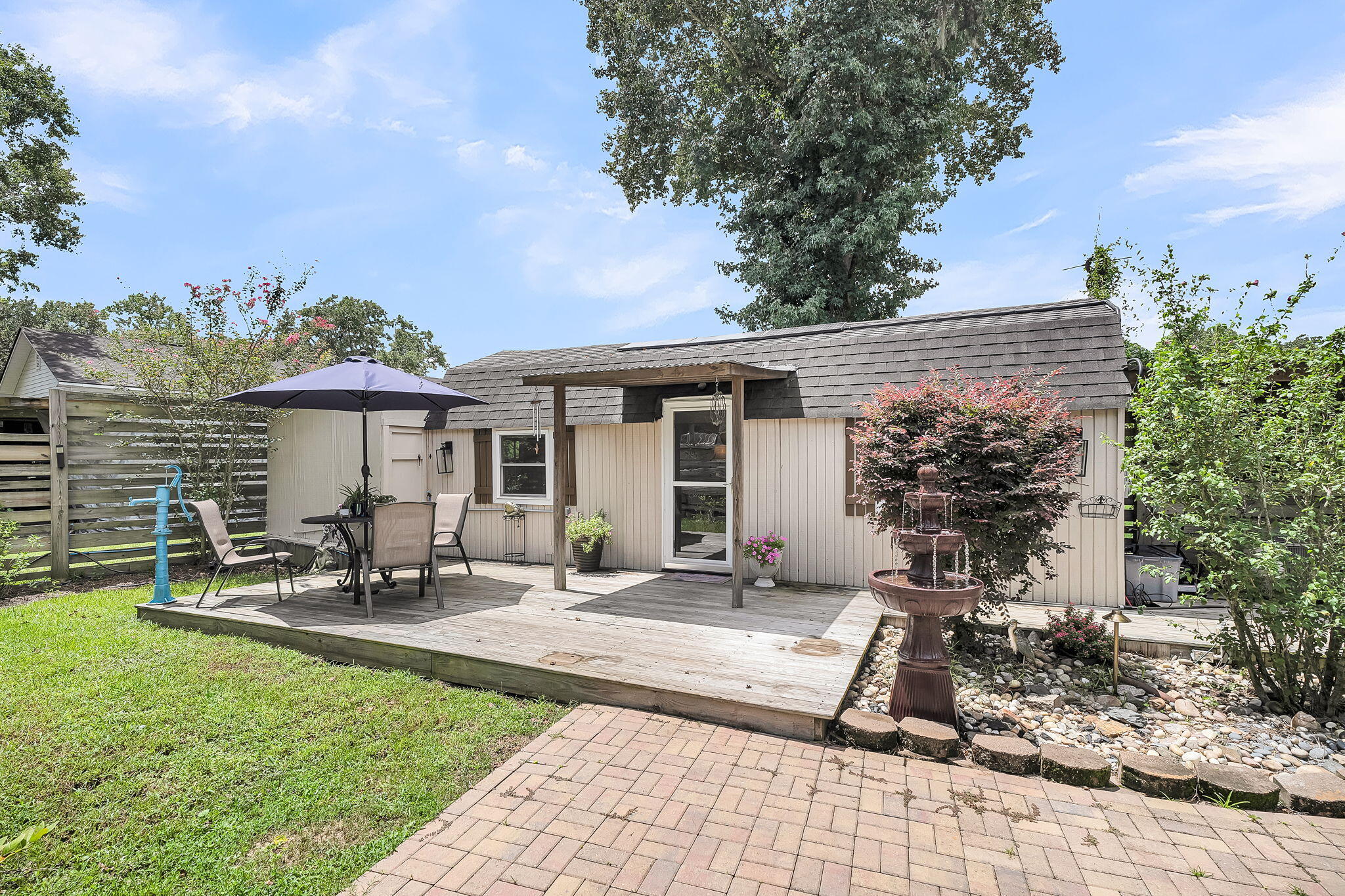 3591 Bayou Road
