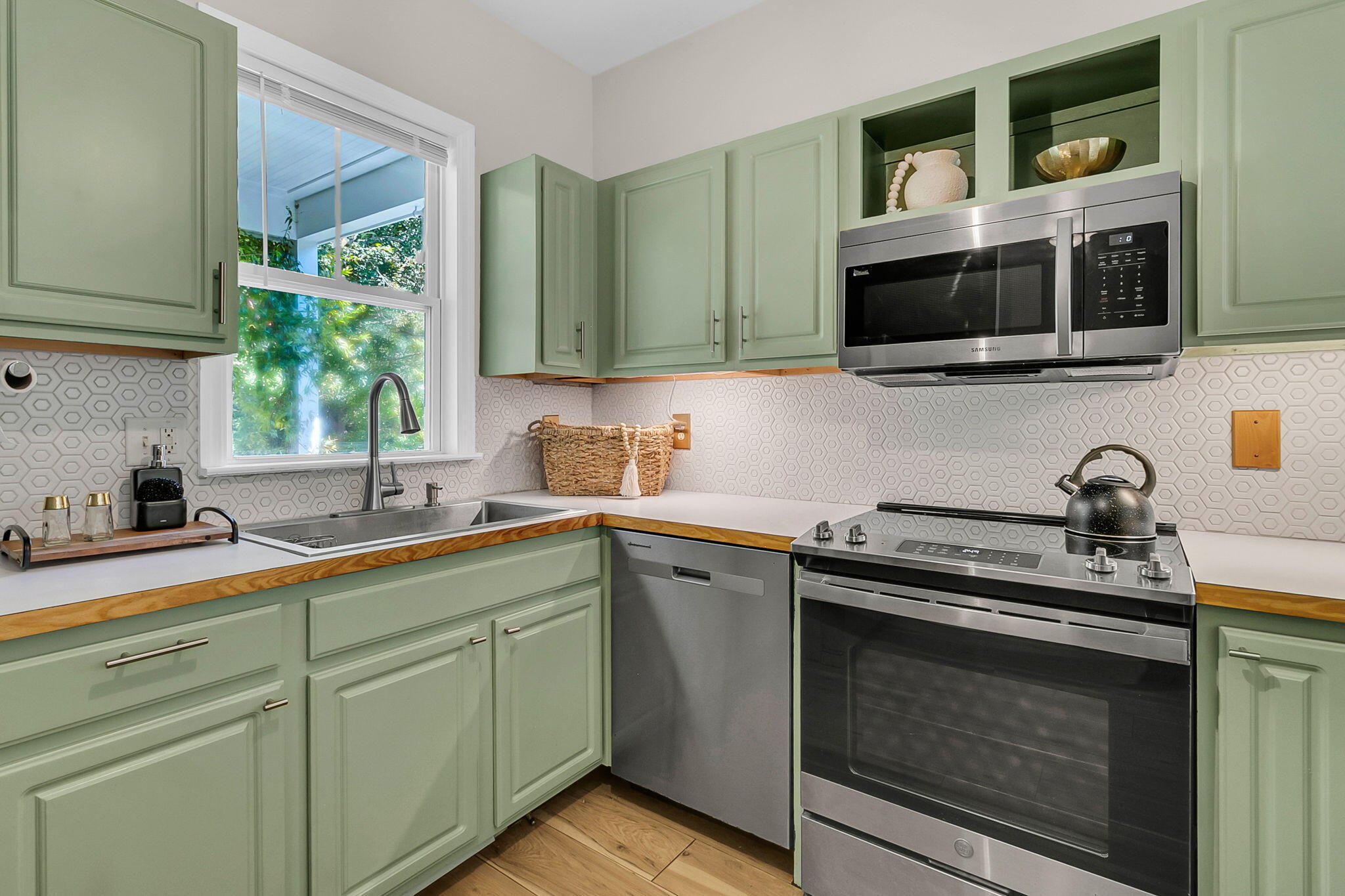 1493 Little Rock Boulevard