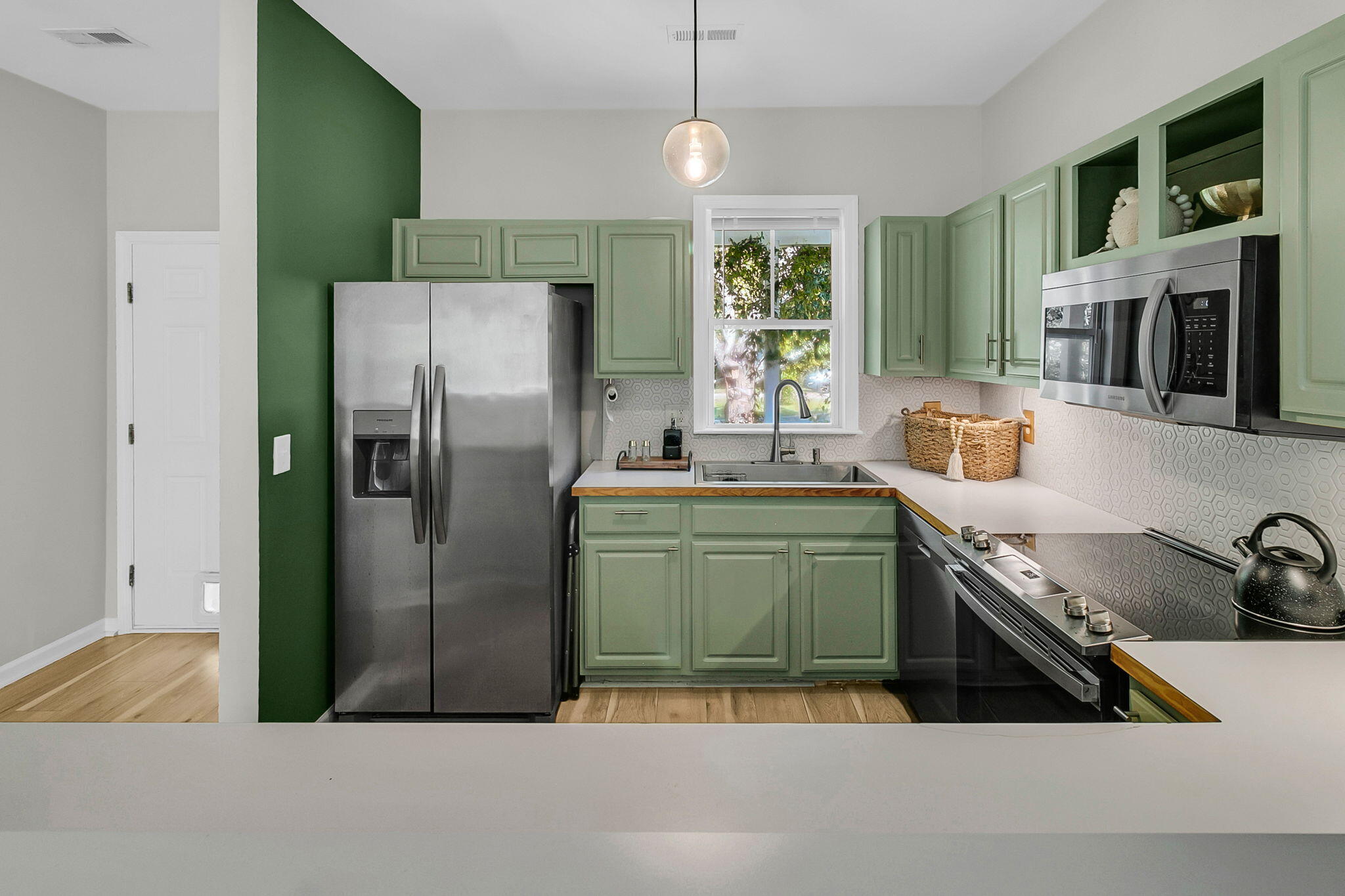 1493 Little Rock Boulevard