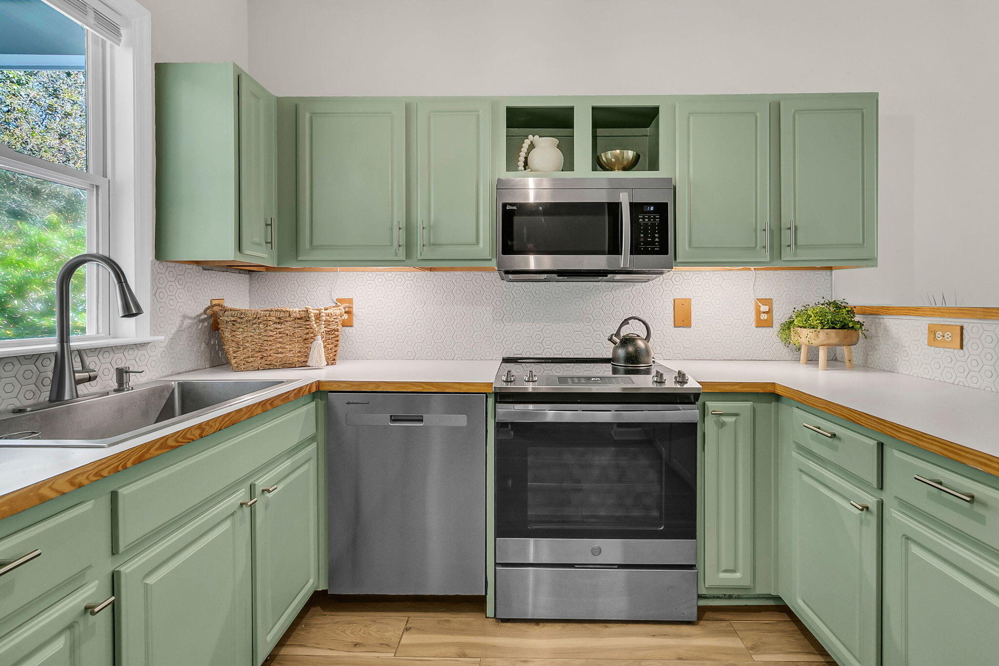 1493 Little Rock Boulevard