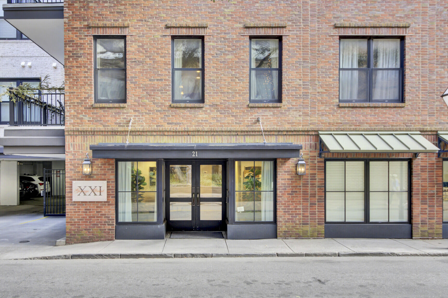 21 George Street # 404