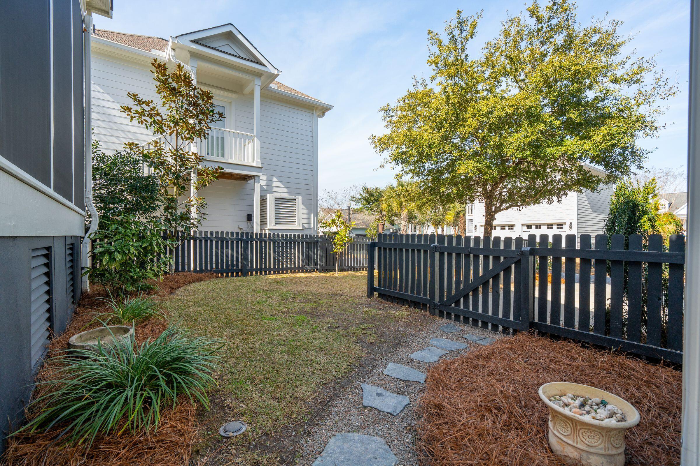 2516 Gatewood Street