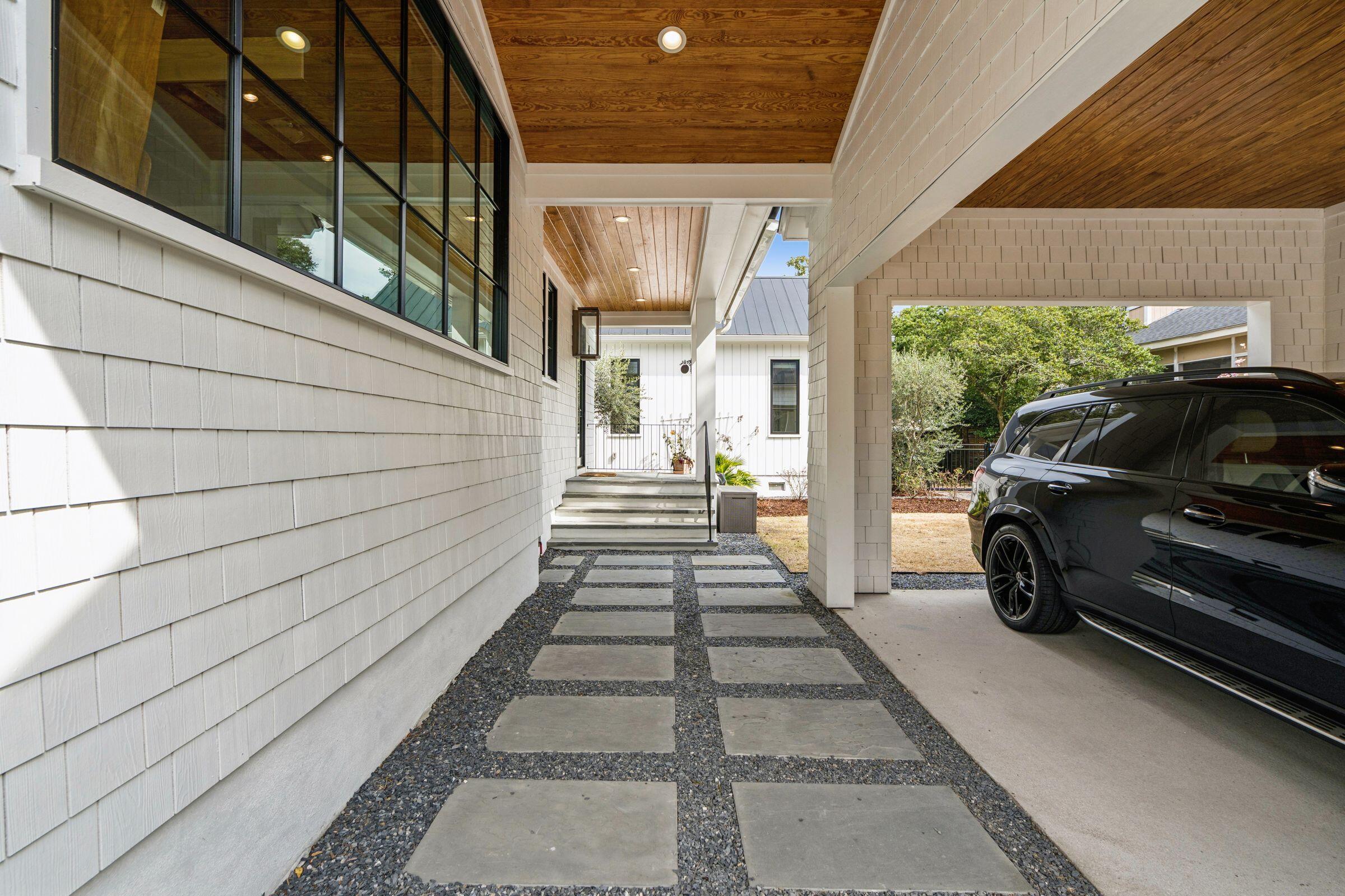 1027 Lakeview Drive