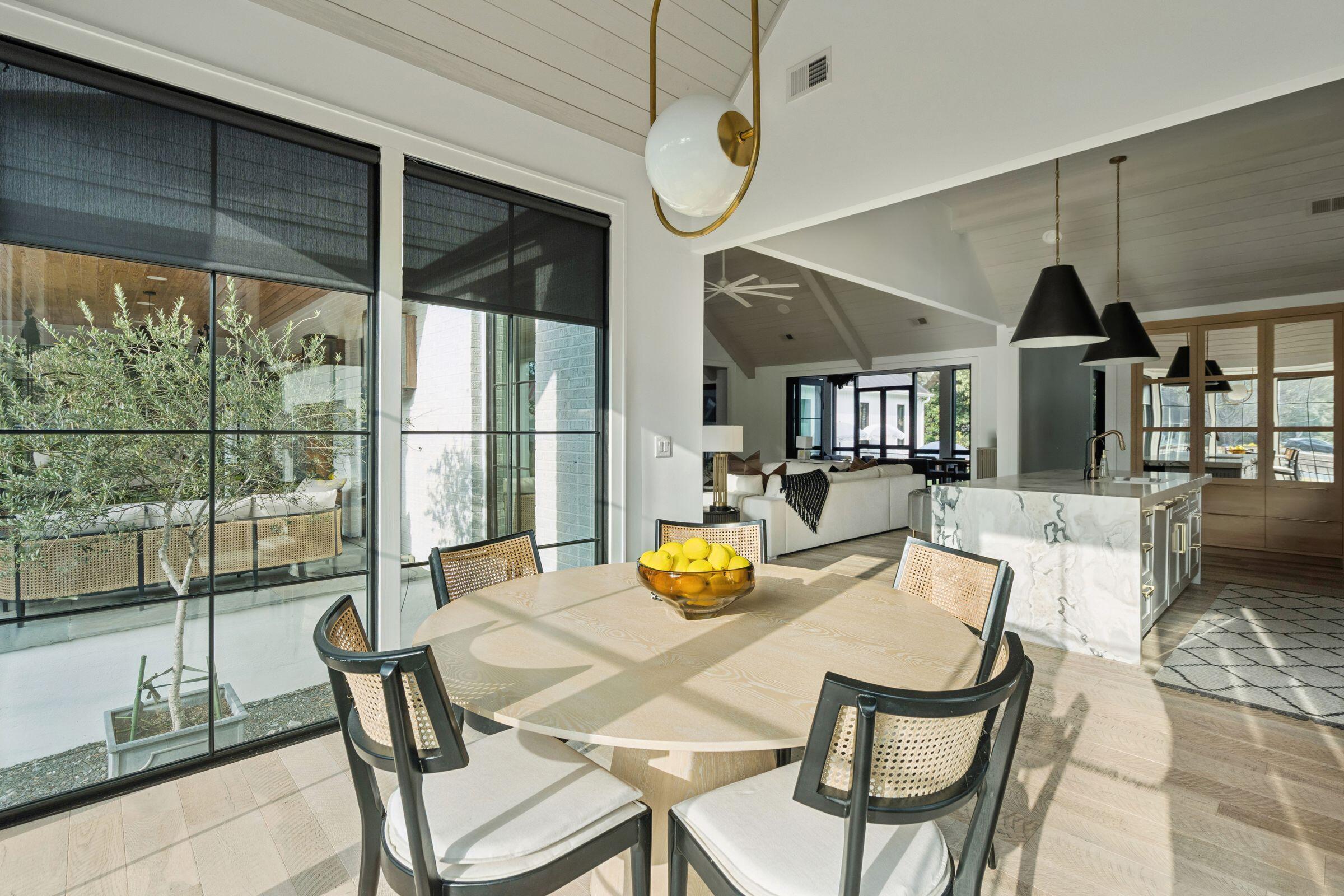 1027 Lakeview Drive