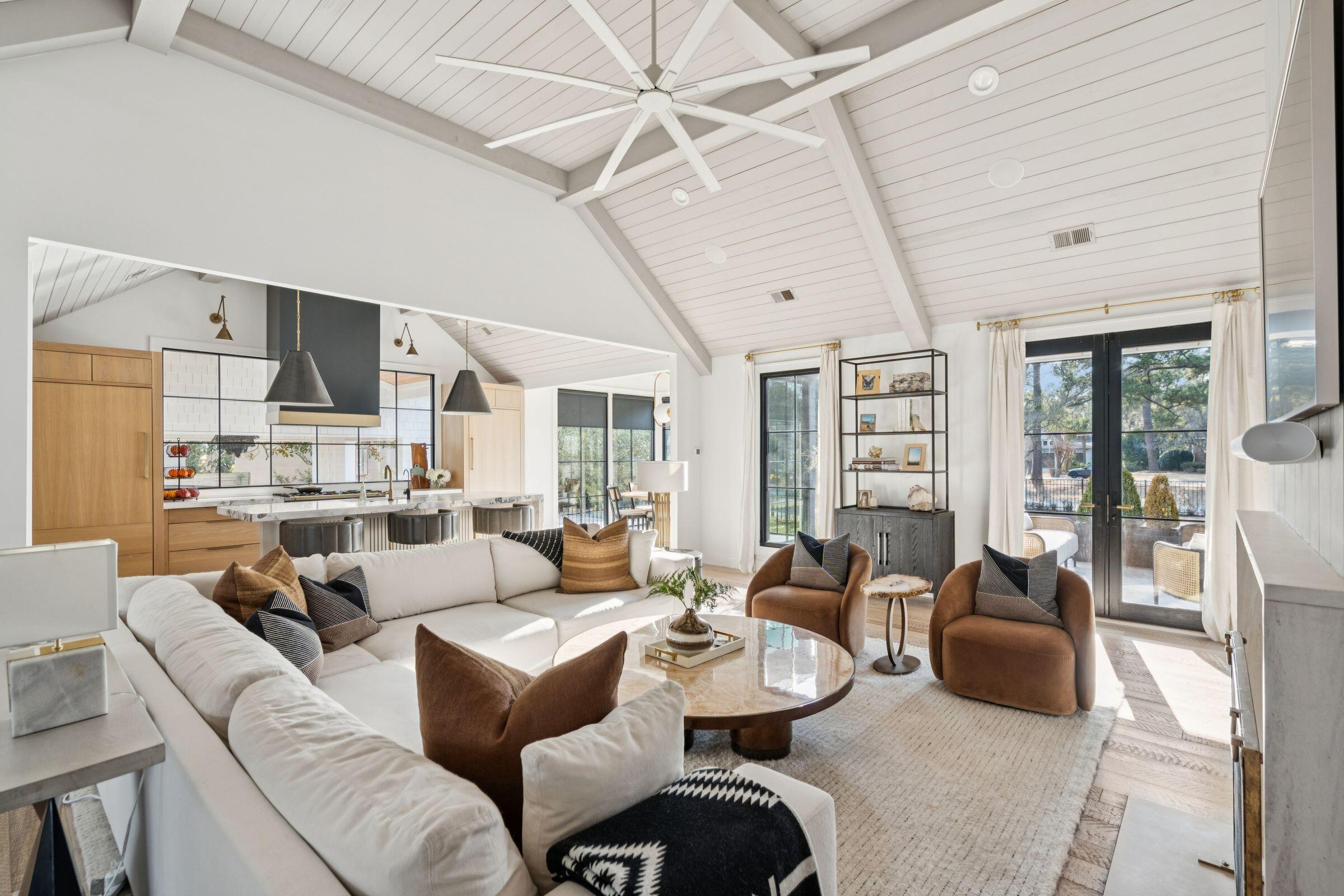 1027 Lakeview Drive