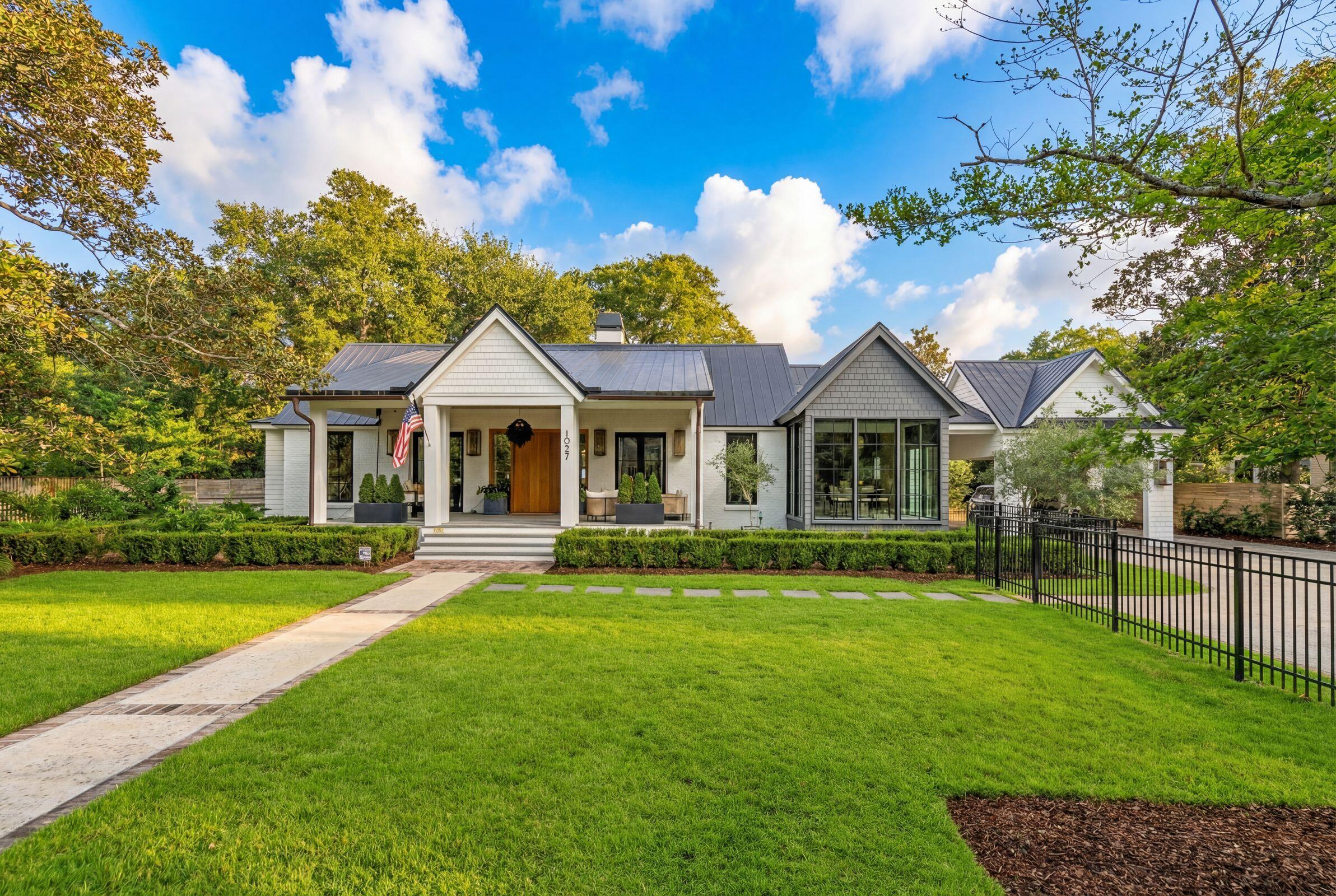 1027 Lakeview Drive