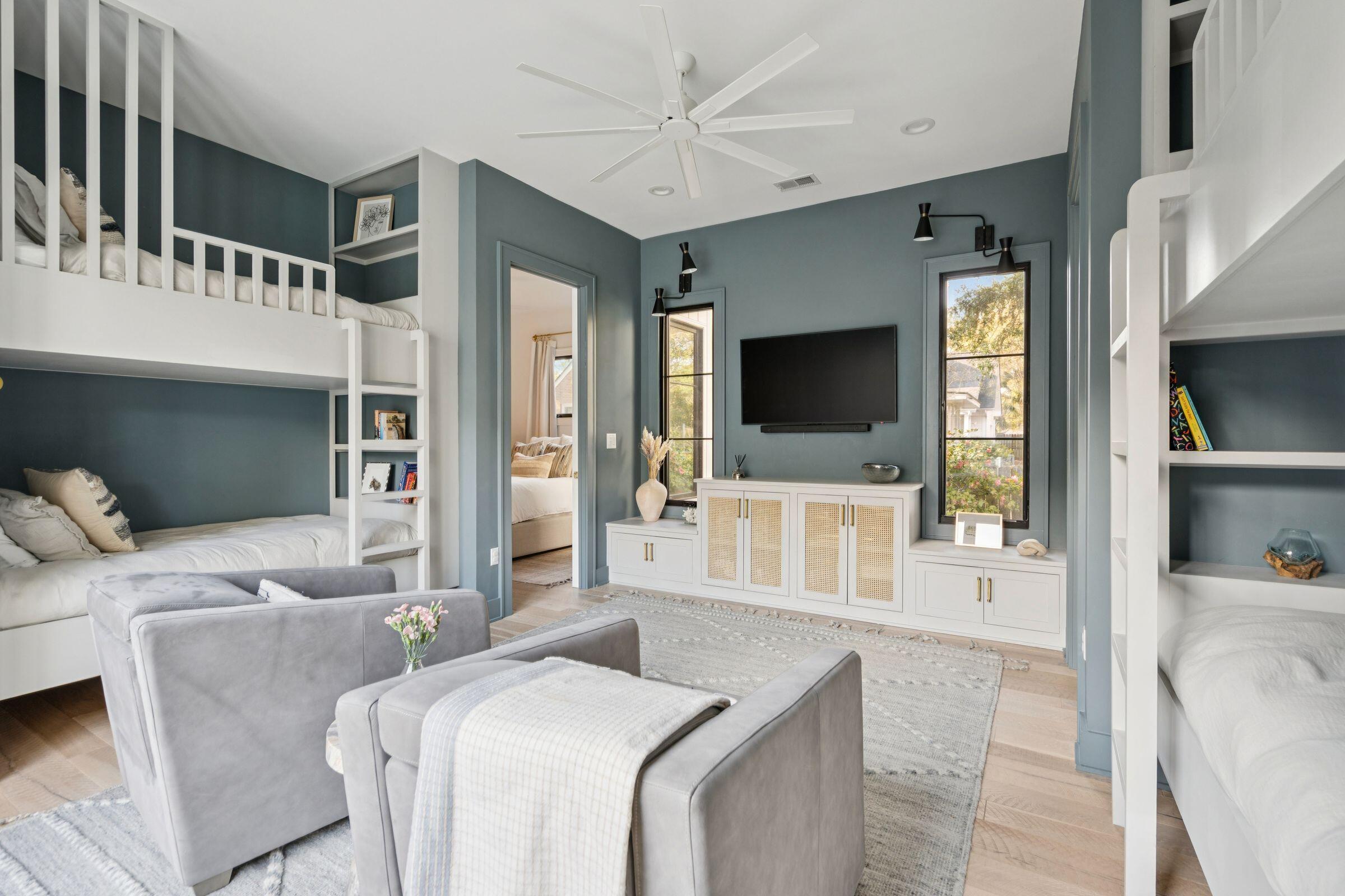 1027 Lakeview Drive