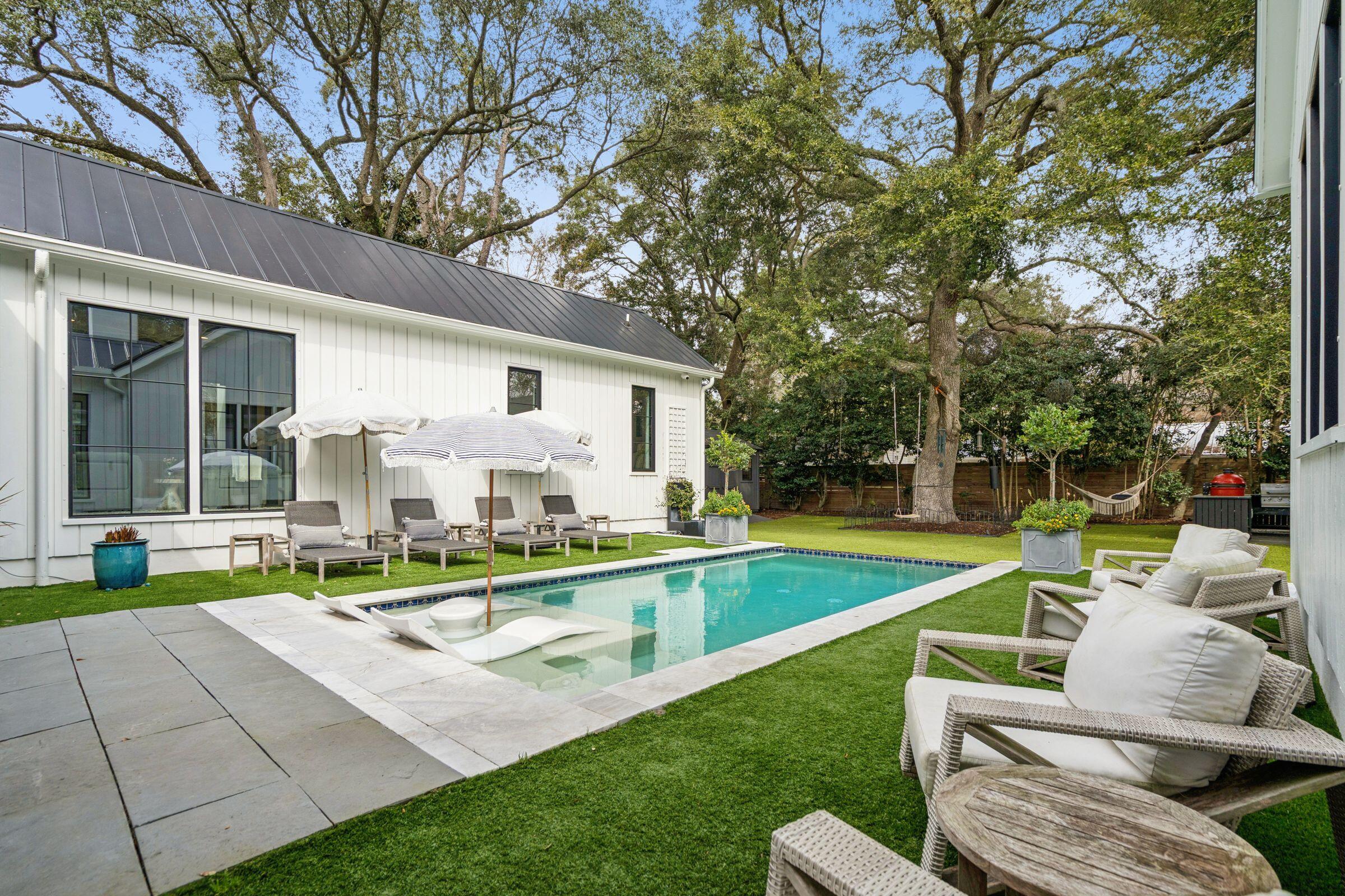 1027 Lakeview Drive