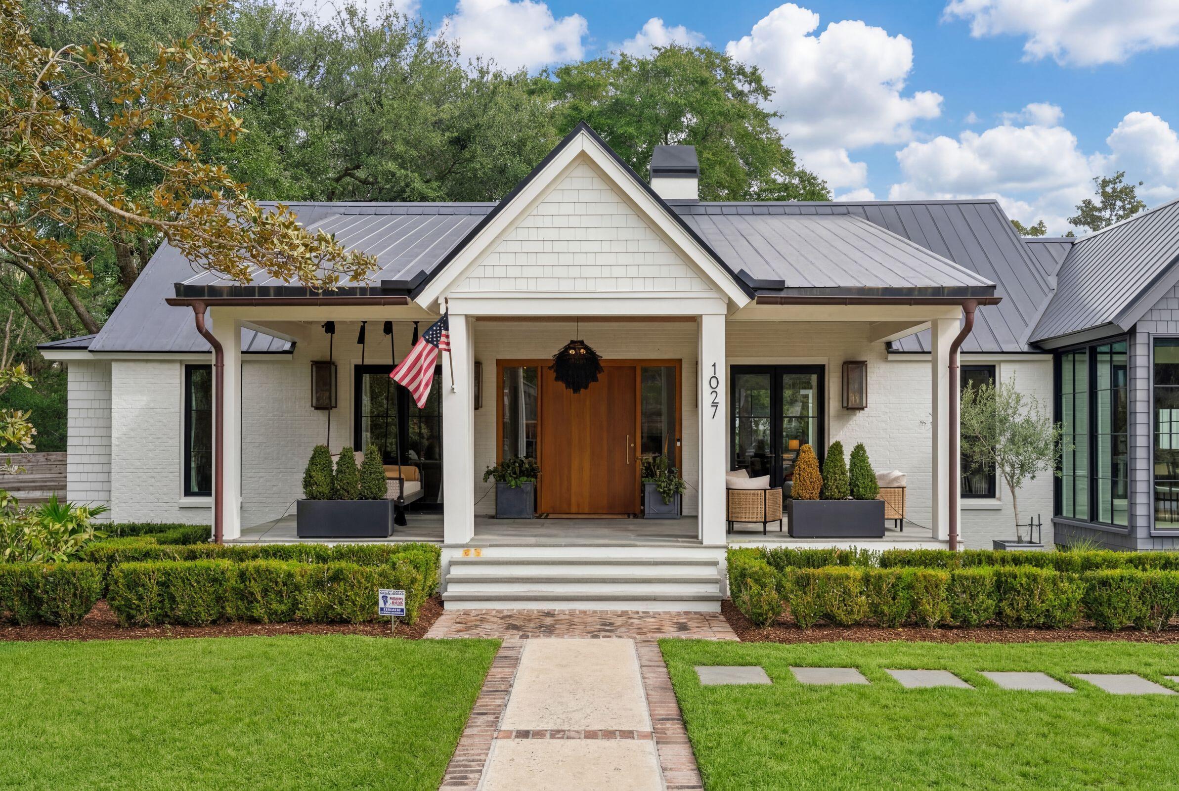 1027 Lakeview Drive