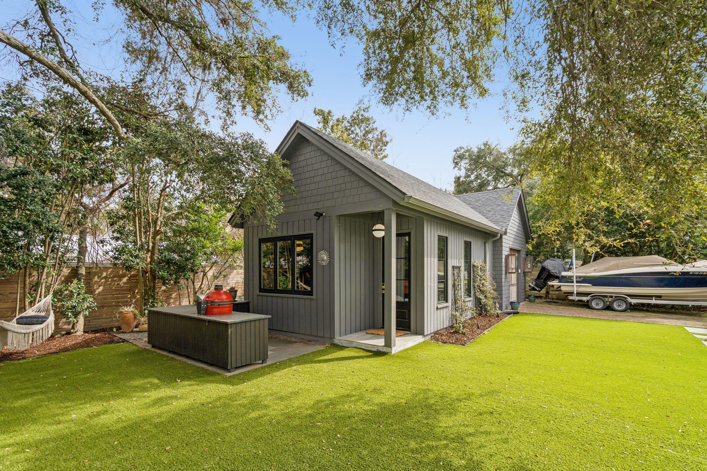 1027 Lakeview Drive